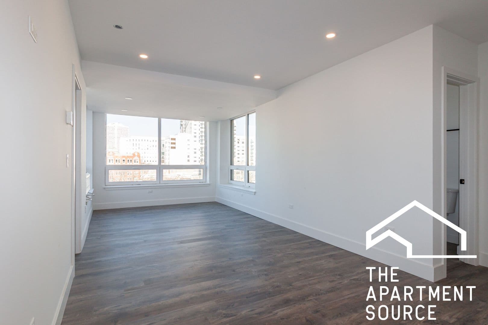 Chicago Apartment: 941 W. Carmen Avenue - 202