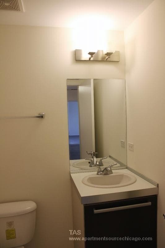 Chicago Apartment: 1544 W Glenlake Ave.