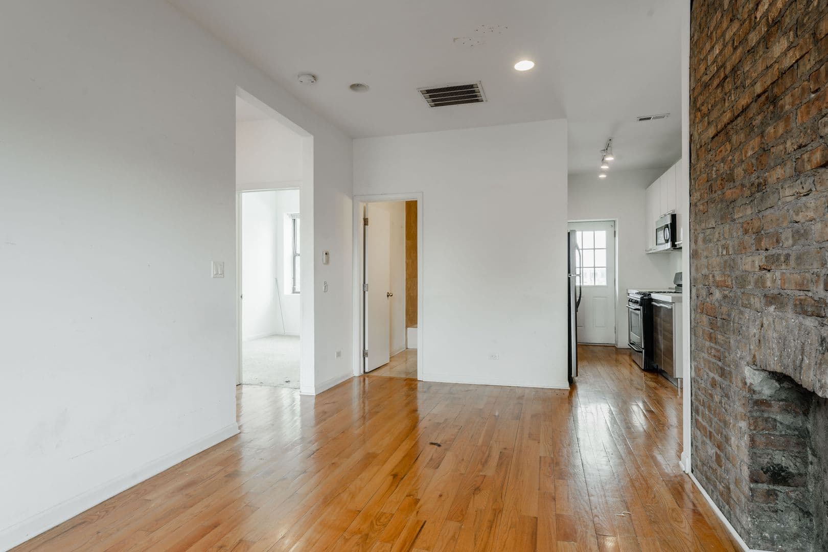 Chicago Apartment: 1210 W. Foster Ave.