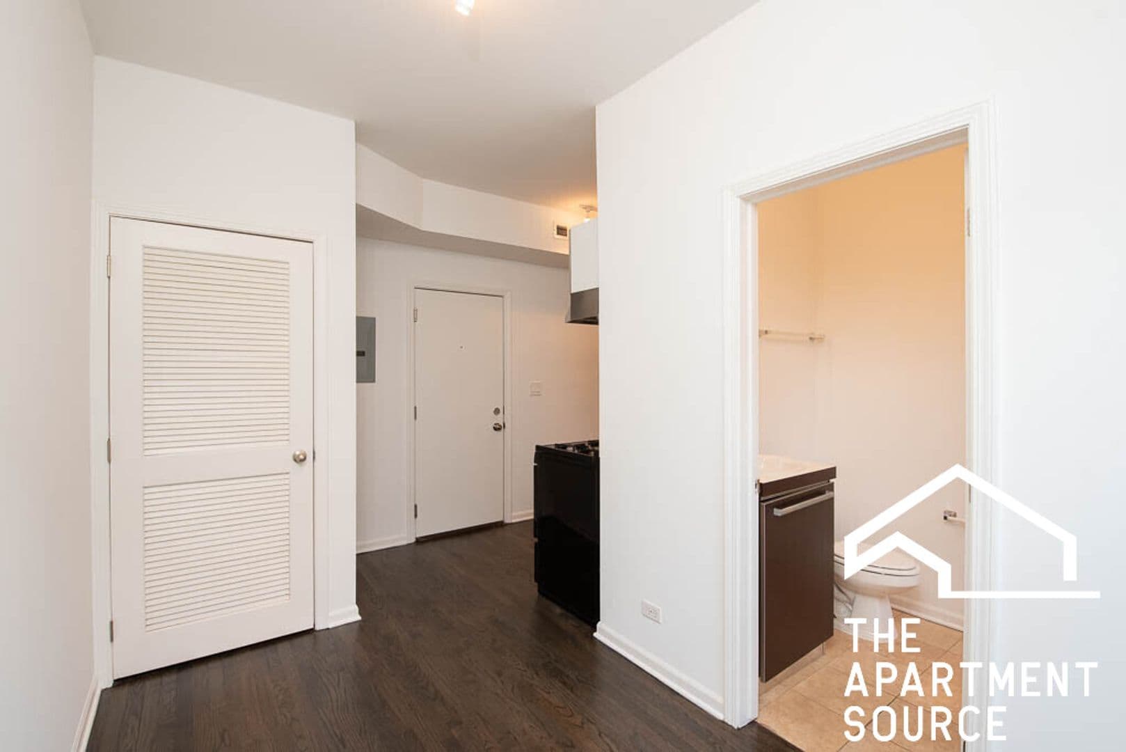 Chicago Apartment: 5054 N Winthrop Ave. #108