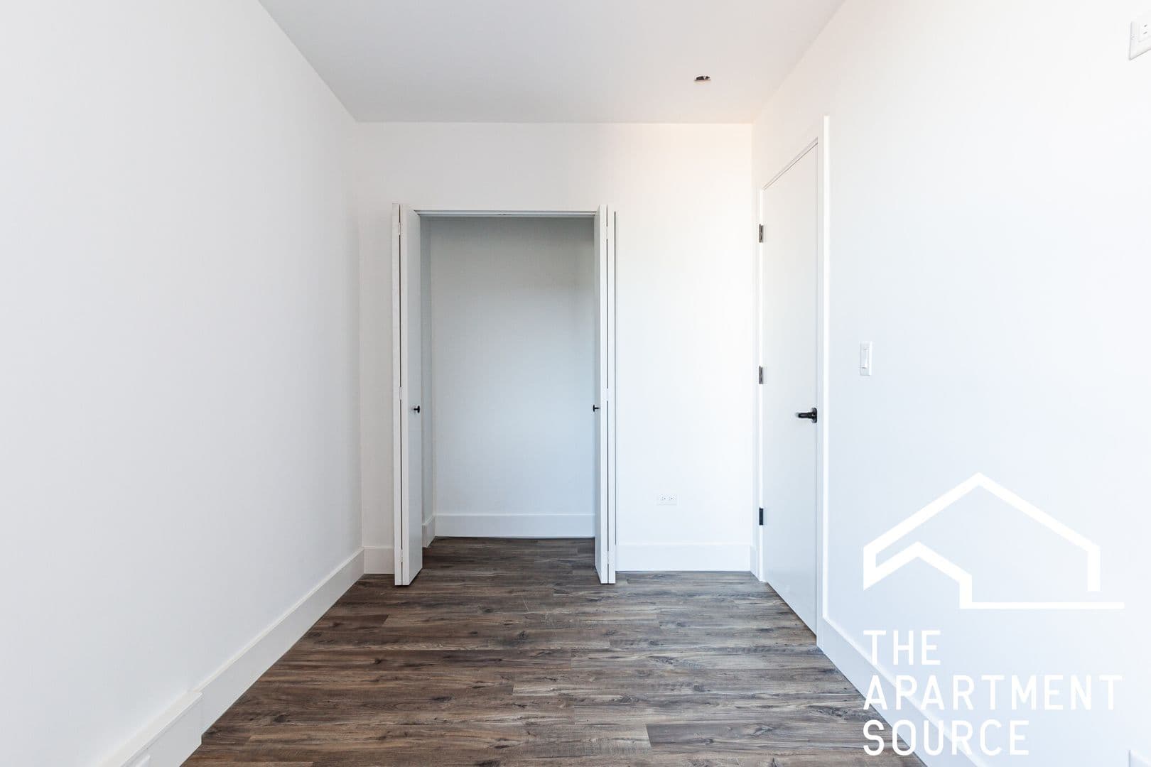 Chicago Apartment: 941 W. Carmen Avenue - 308
