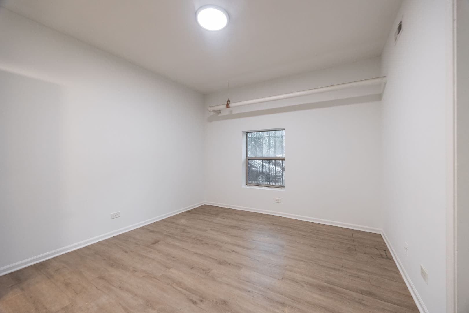 Chicago Apartment: 5054 N Winthrop Ave. - 101