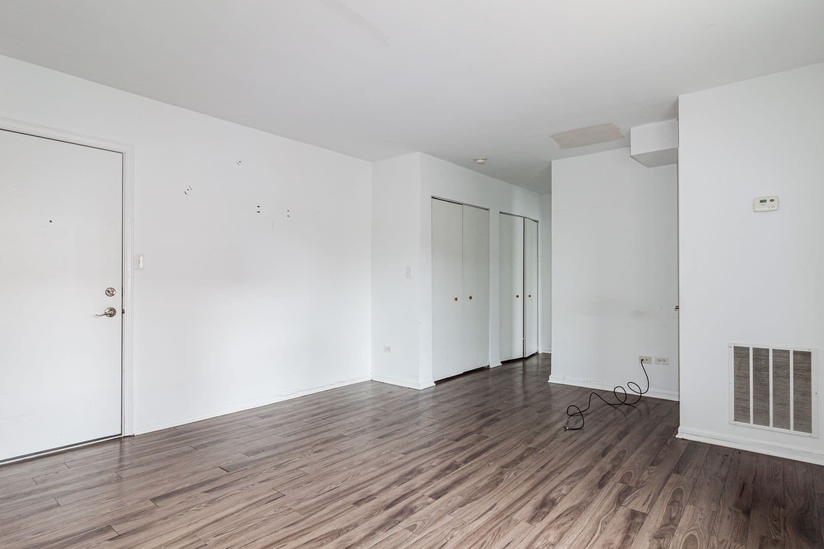 Chicago Apartment: 925 W Carmen Ave. #5E