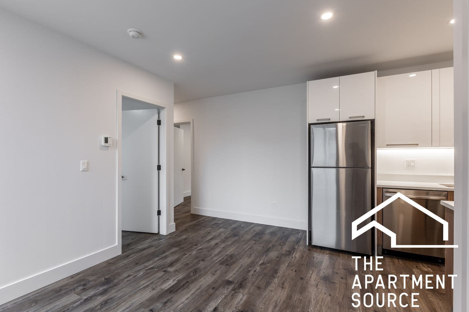 Chicago Apartment: 941 W. Carmen Avenue - 107