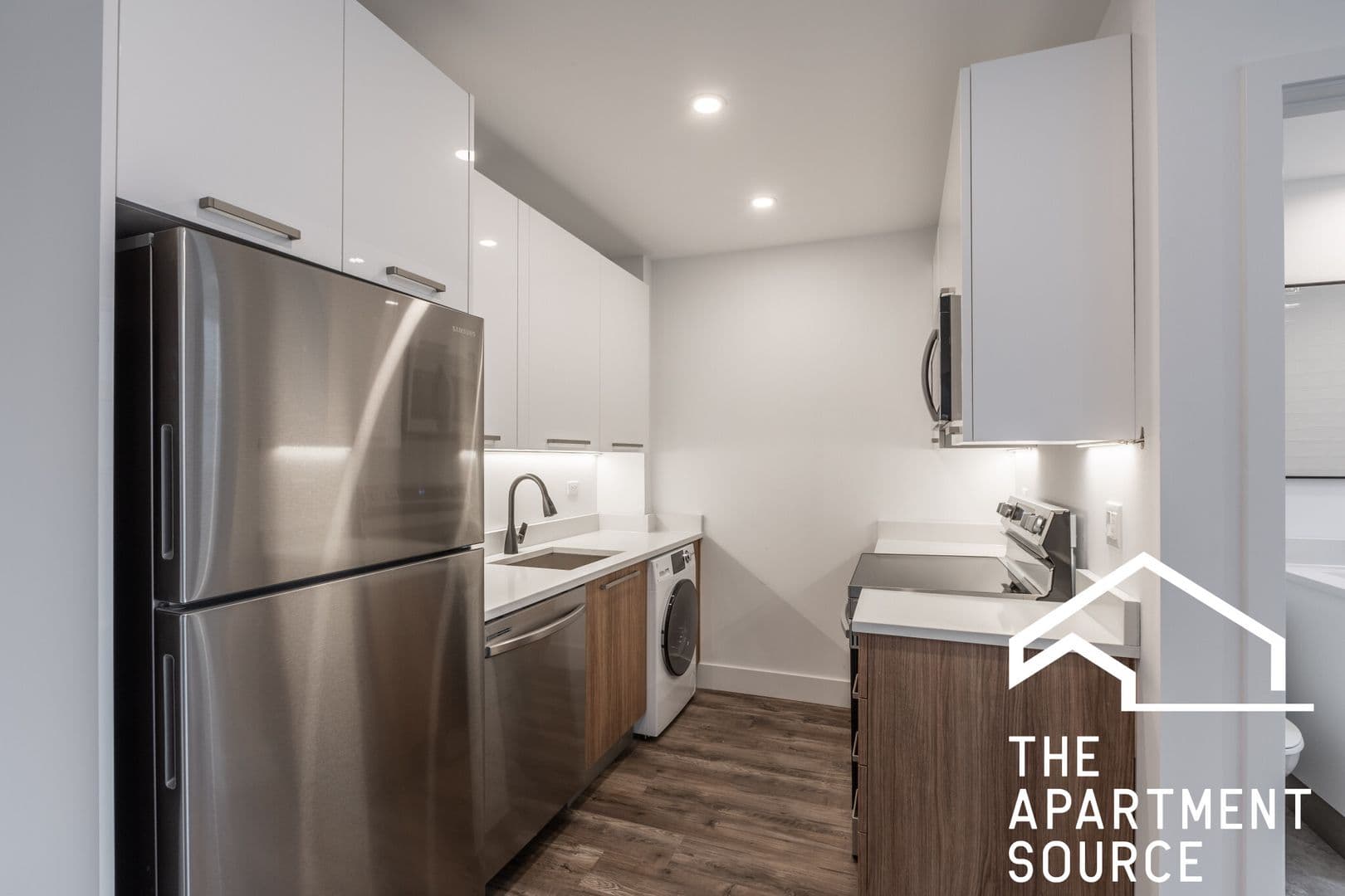 Chicago Apartment: 941 W. Carmen Avenue - 107