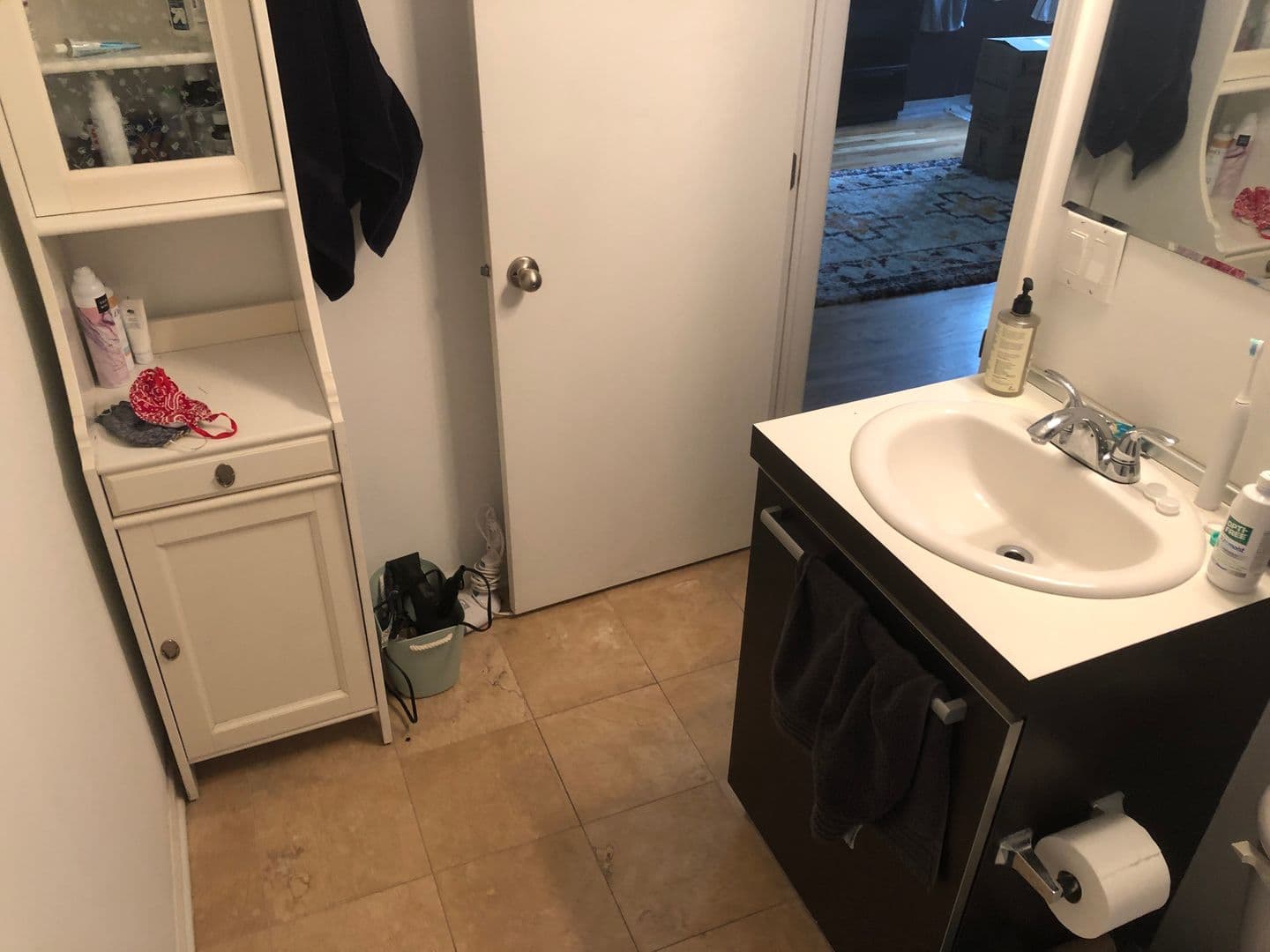 Chicago Apartment: 5054 N. Winthrop Ave. #213