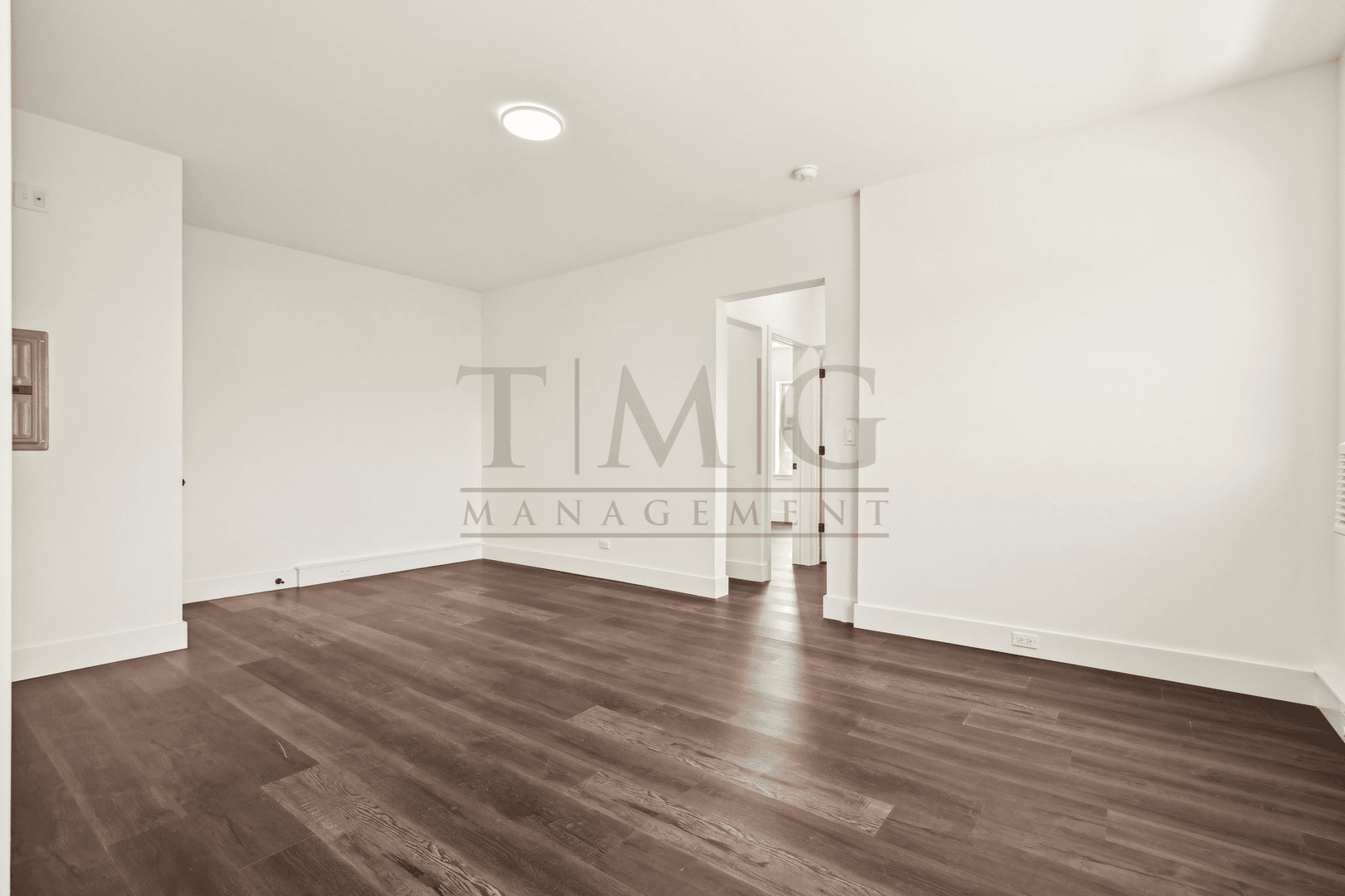 Chicago Apartment: 1555 W. Hollywood Avenue #208