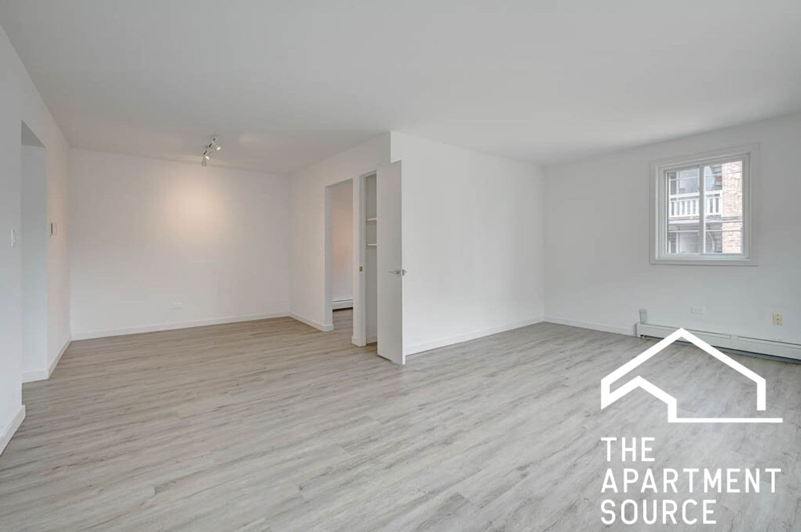 Chicago Apartment: 7621 N. Sheridan Rd.  - 3H