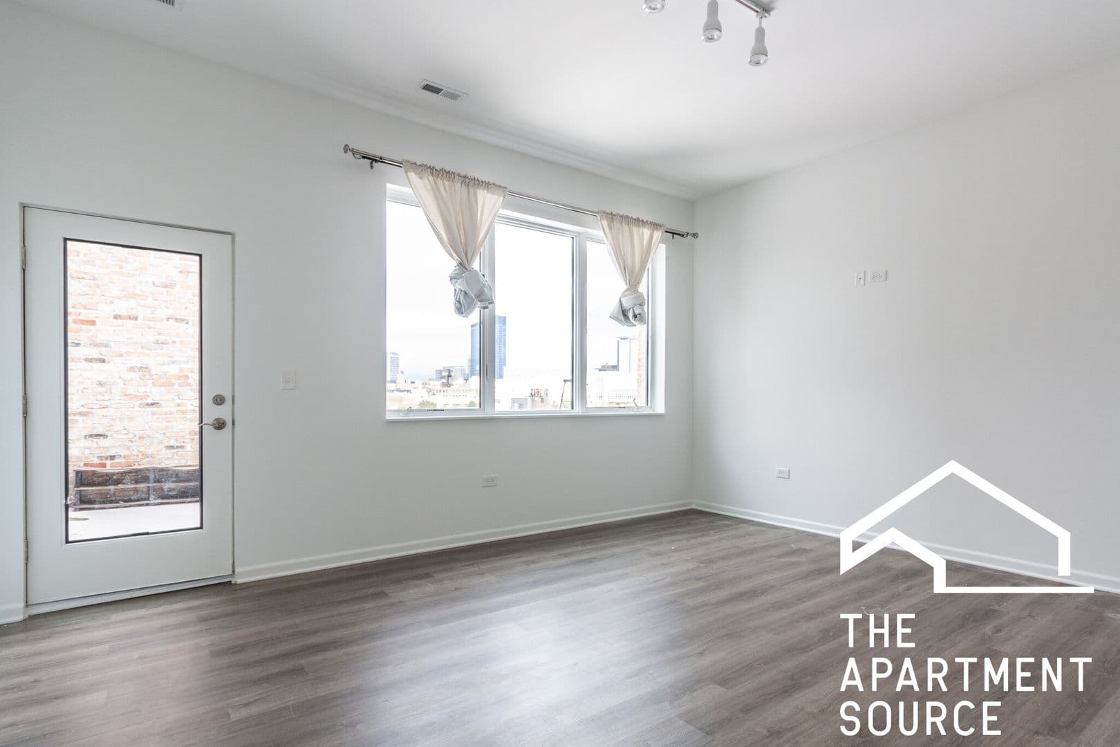 Chicago Apartment: 2550 S Wabash Ave. #303