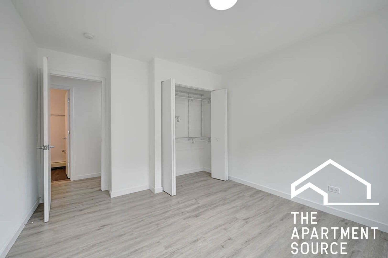 Chicago Apartment: 7621 N. Sheridan Rd.  - 2H
