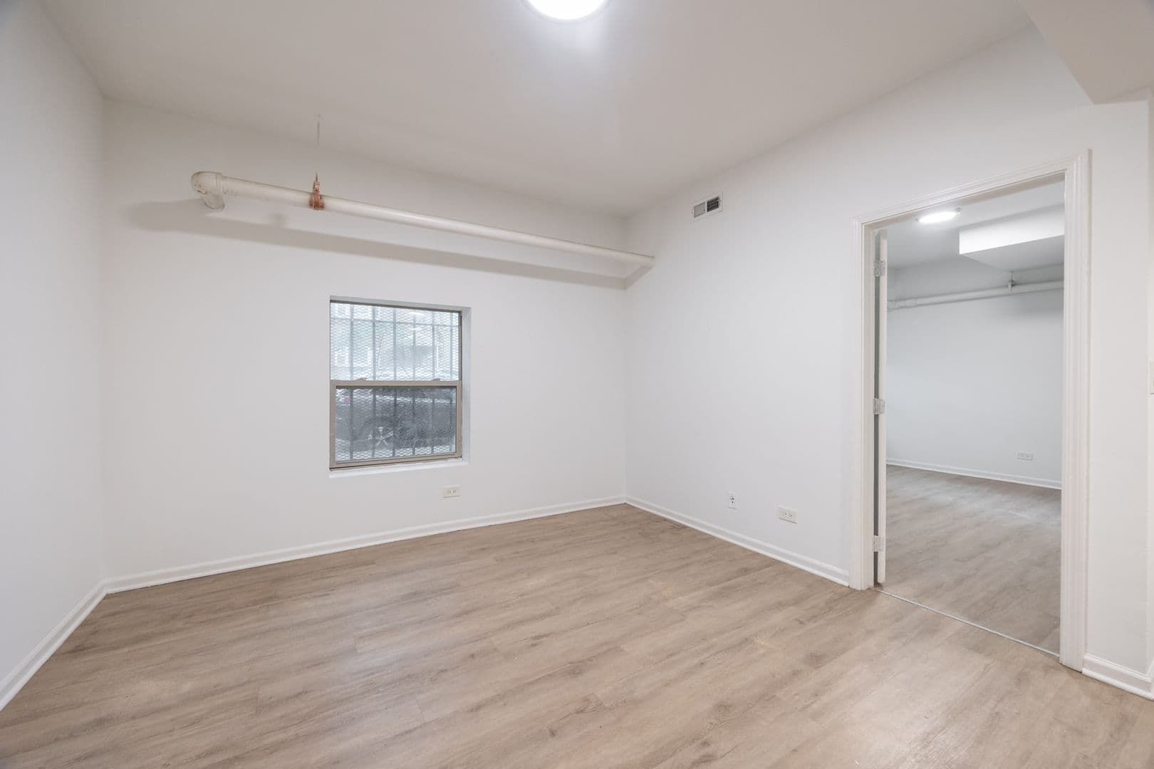 Chicago Apartment: 5054 N Winthrop Ave. - 101