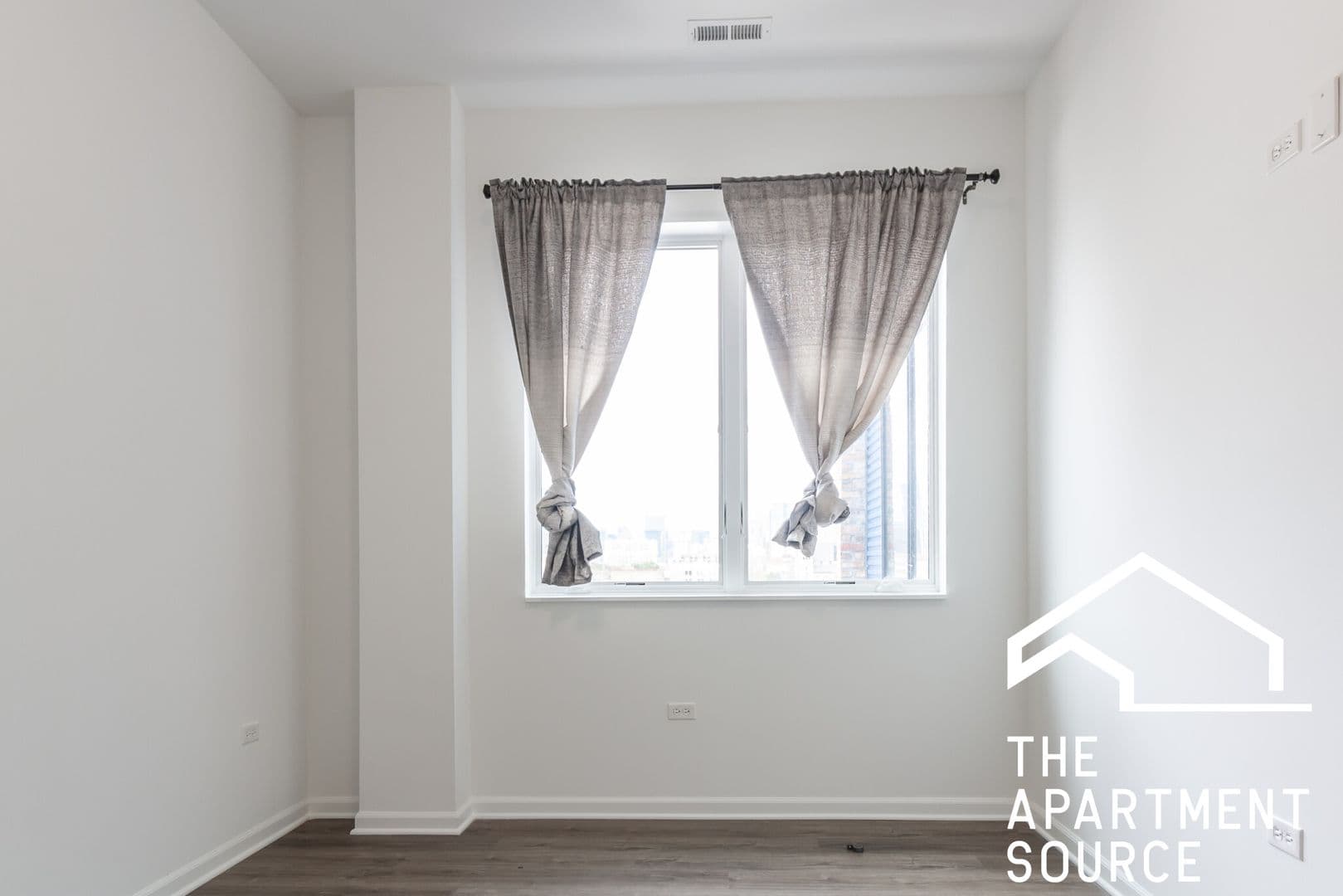 Chicago Apartment: 2550 S Wabash Ave. #303