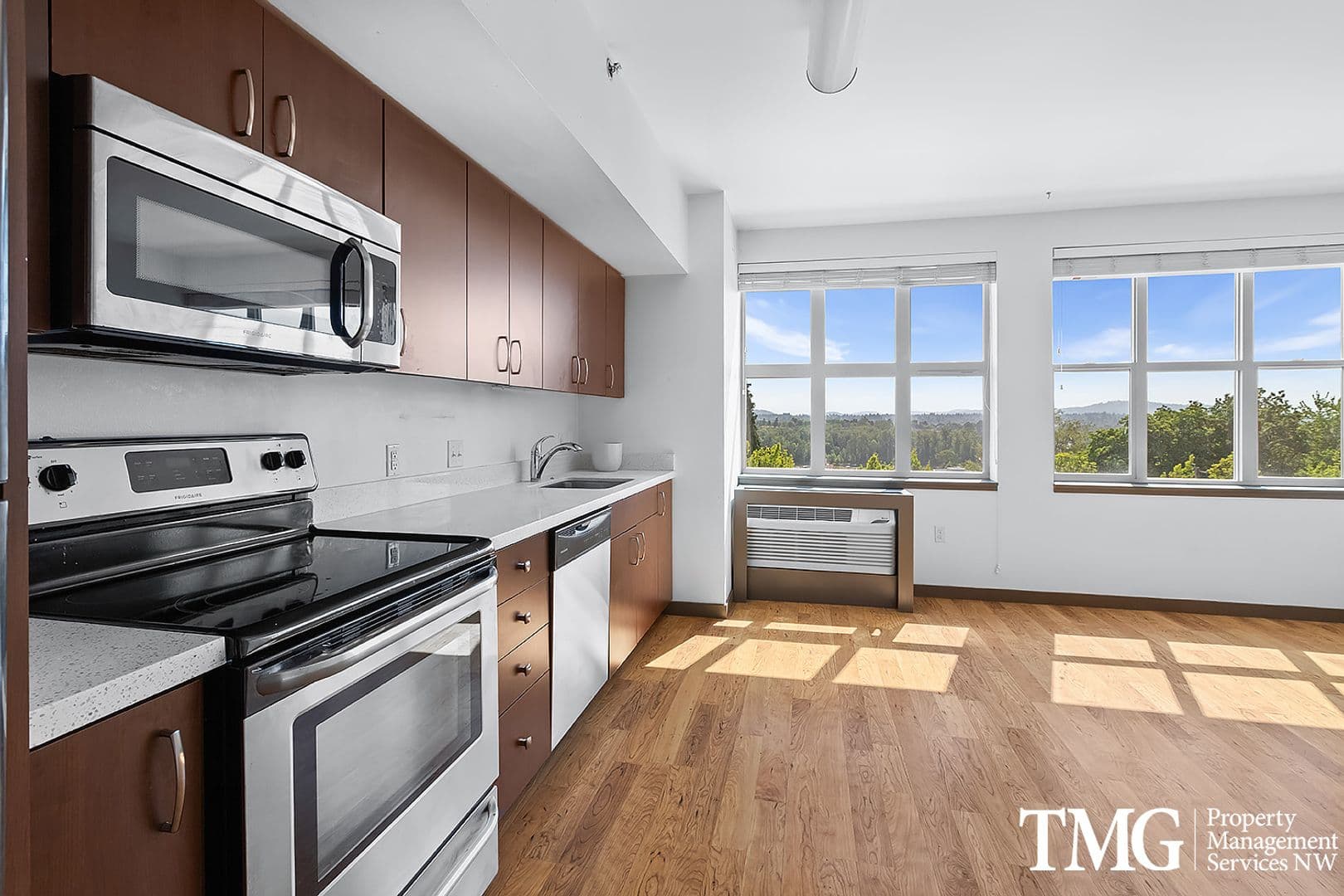 Portland Apartment: 3916 S Corbett Ave