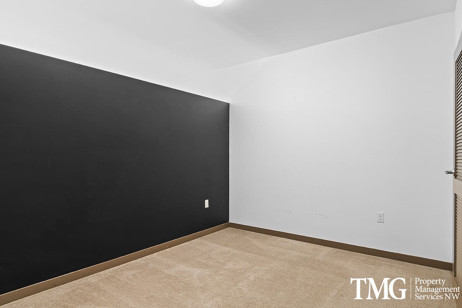 Portland Apartment: 3916 S Corbett Ave