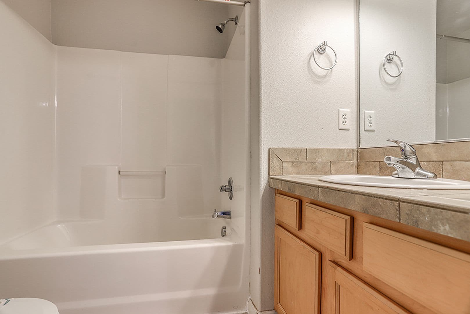 Portland Apartment: 15075 SE Powell Blvd