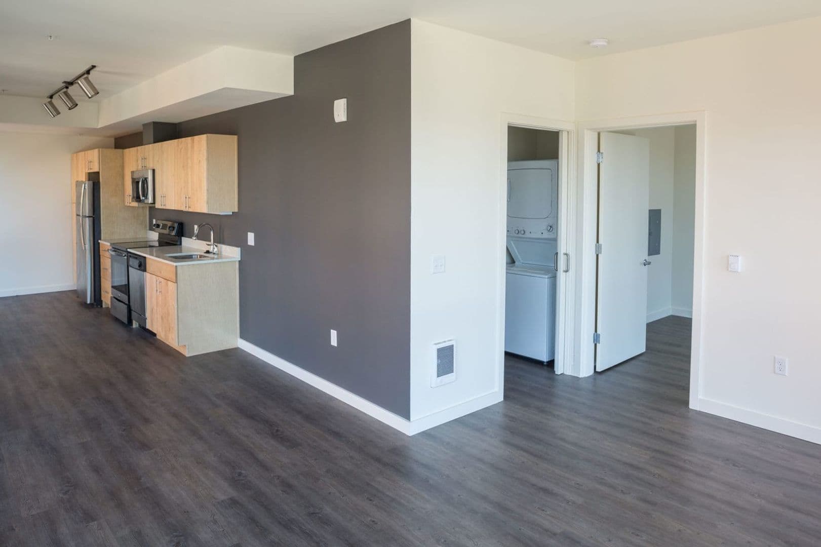 Portland Apartment: 2010 NW Pettygrove St