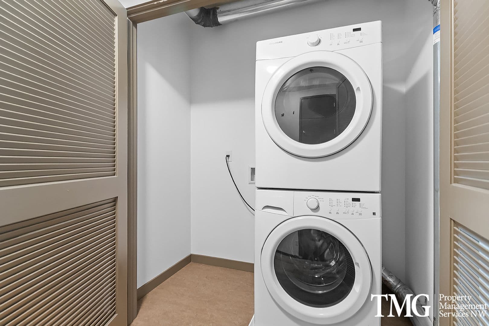 Portland Apartment: 3916 S Corbett Ave