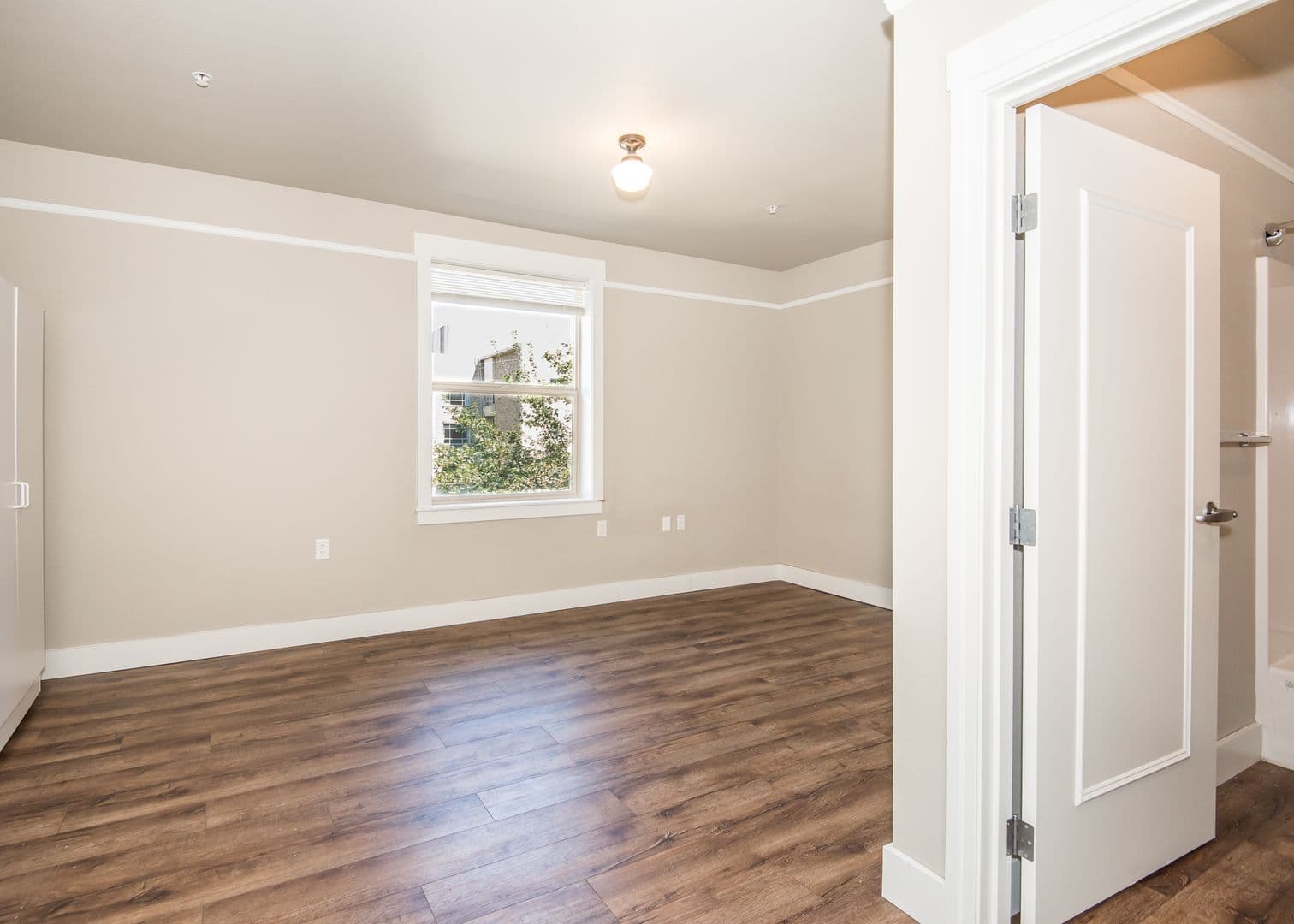 Portland Apartment: 1020 SE 60th Ave