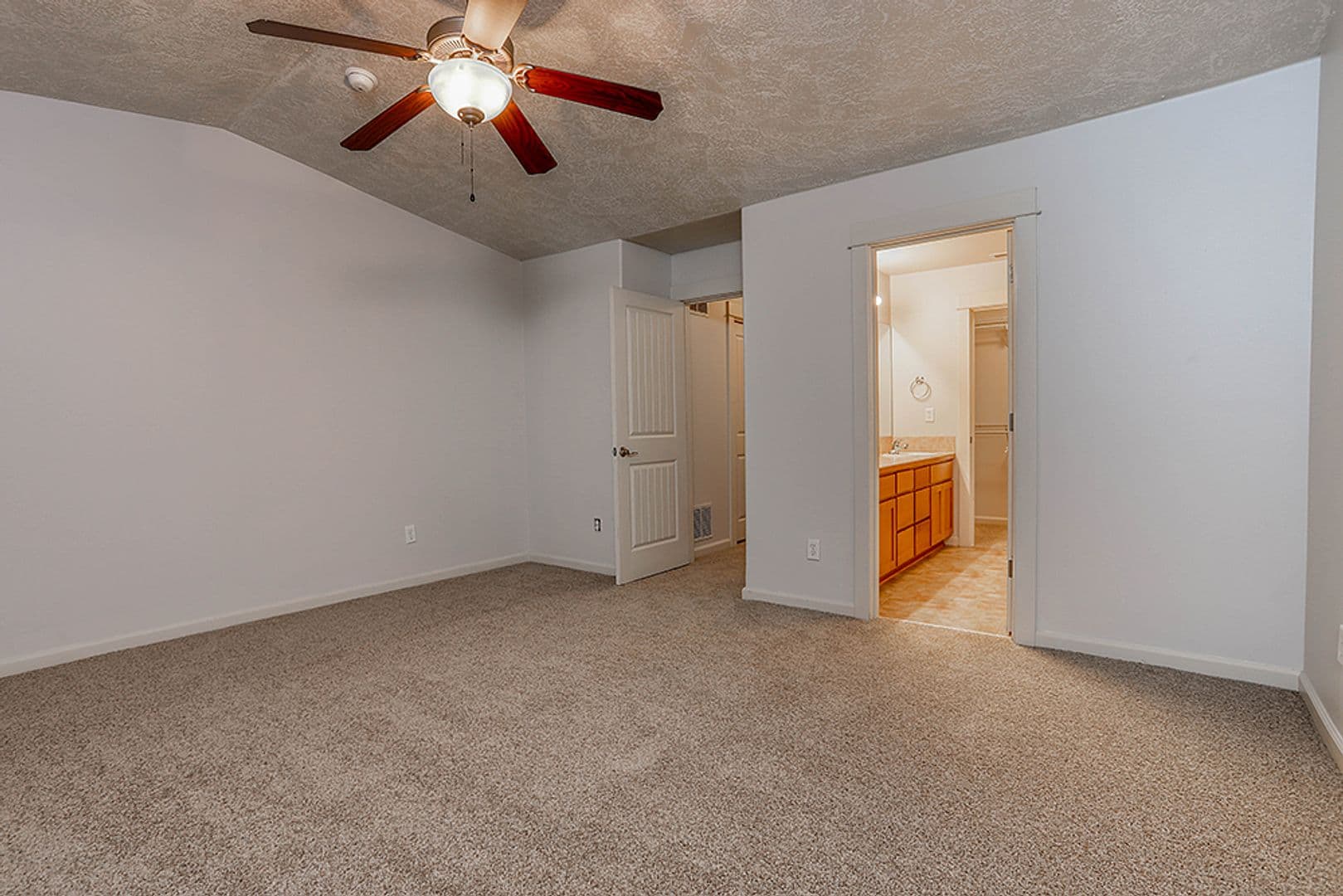Gresham Apartment: Chase Landing