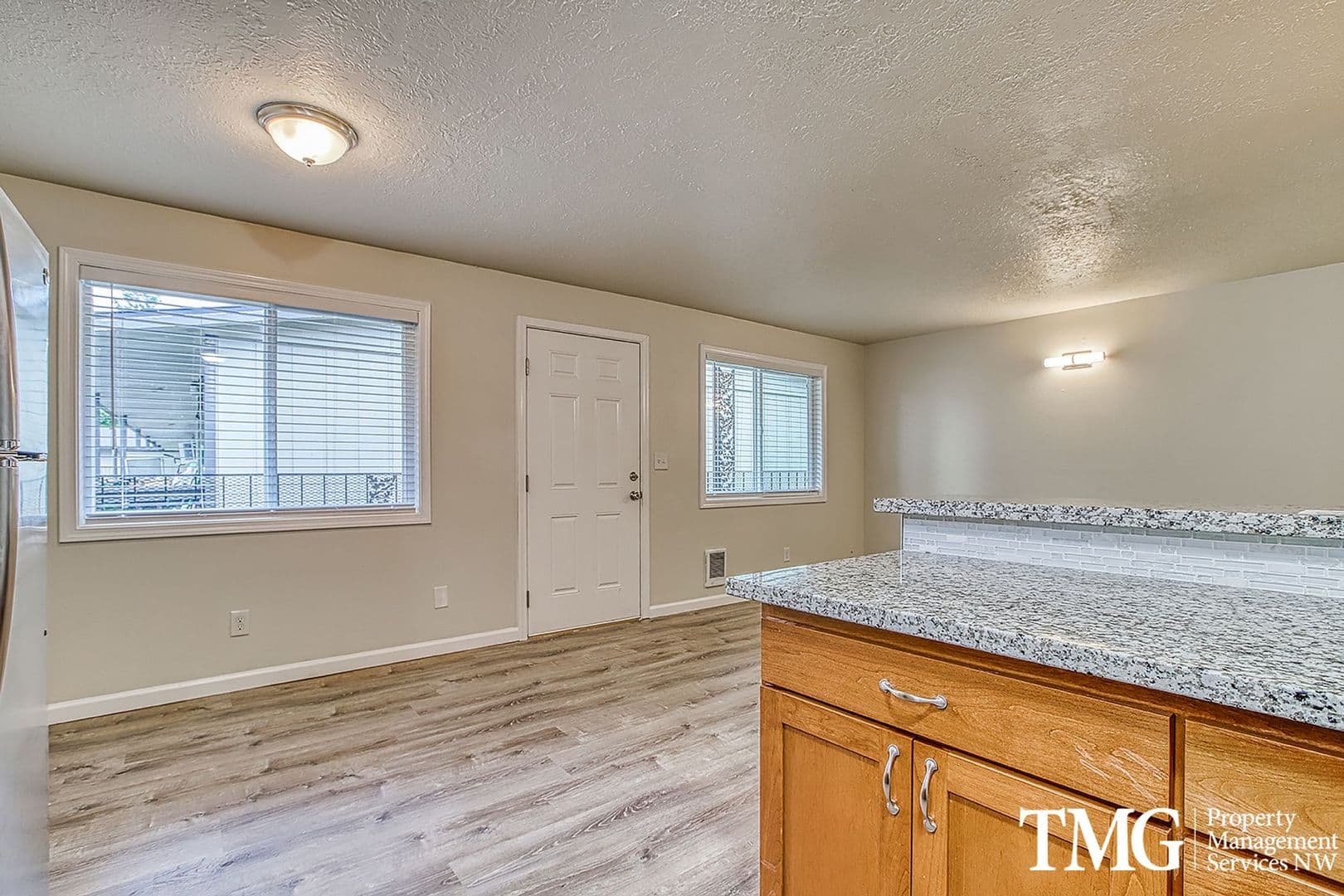 Portland Apartment: 1313 NE 131st Pl.