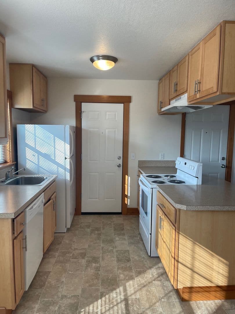 Portland Apartment: 5026 NE 31st Avenue