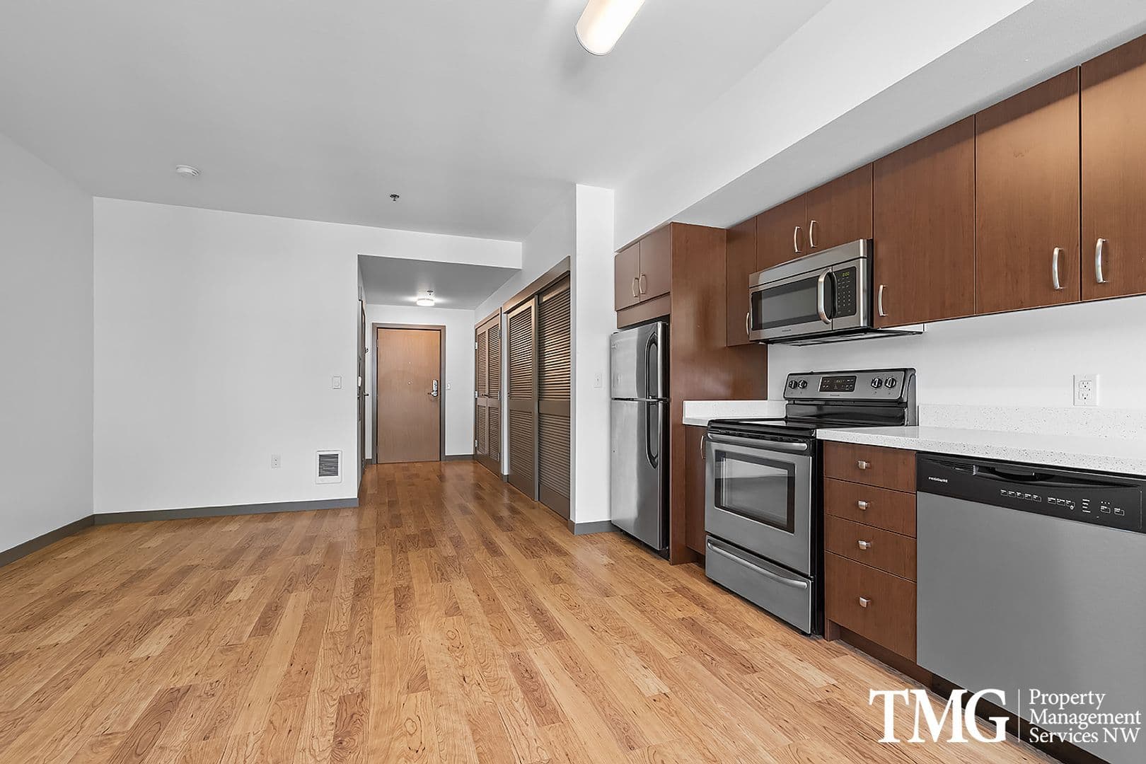 Portland Apartment: 3916 S Corbett Ave