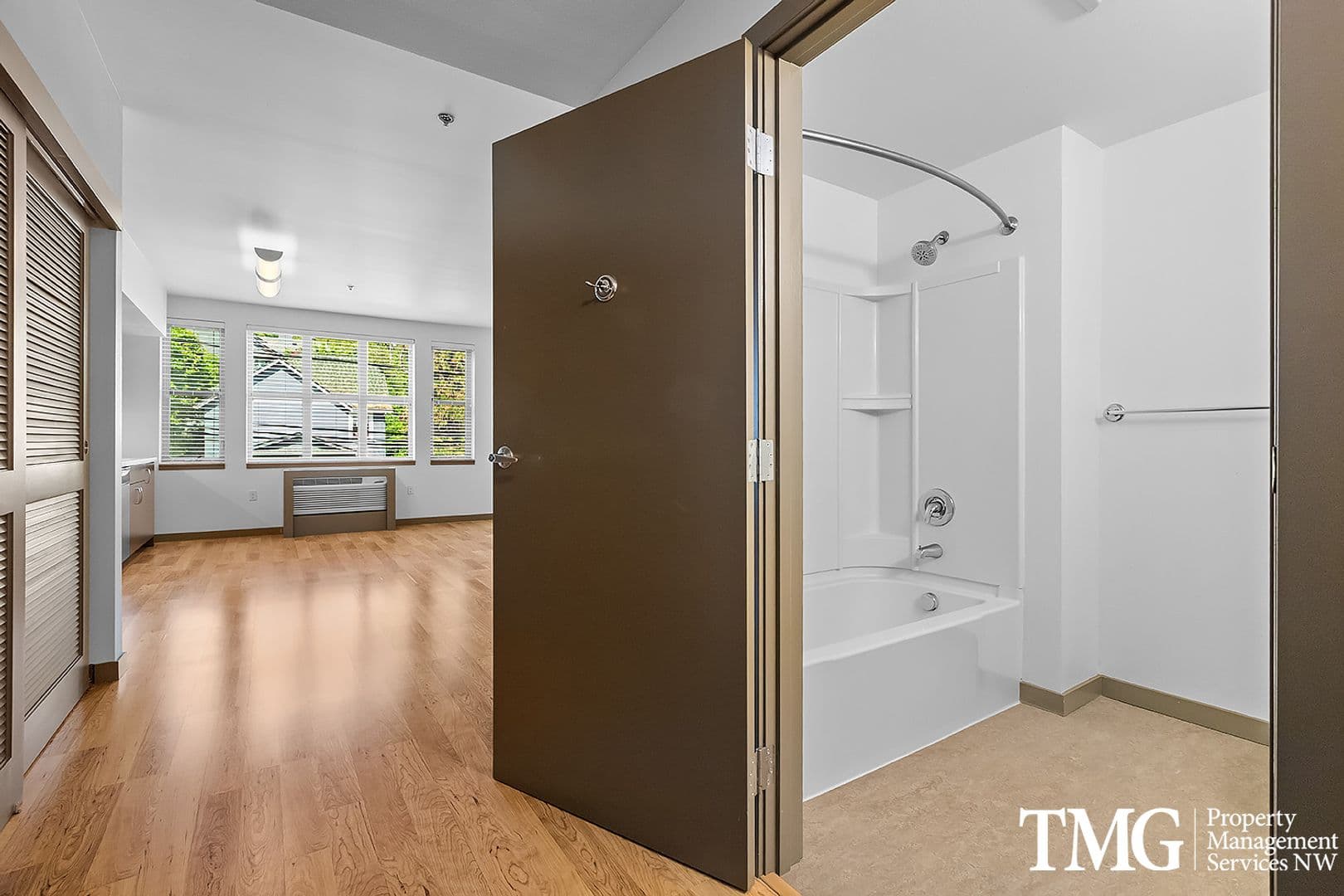 Portland Apartment: 3916 S Corbett Ave