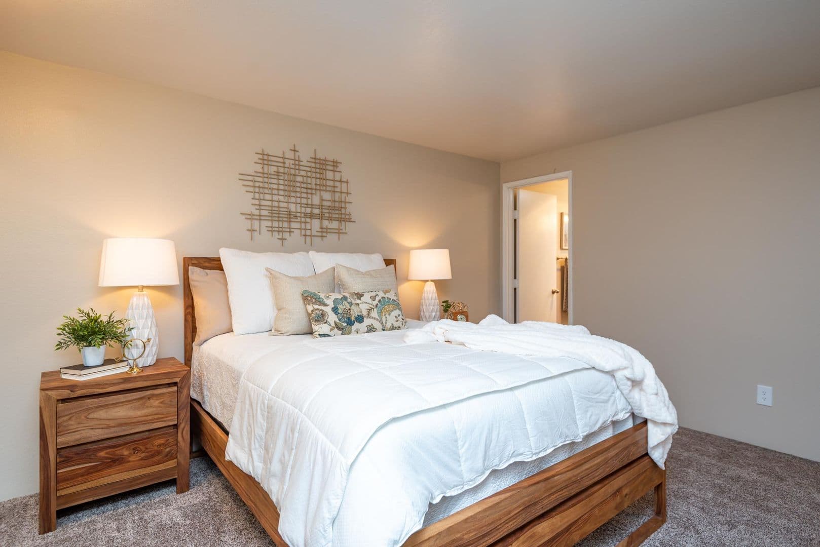Troutdale Apartment: 2079 SW 257th Dr