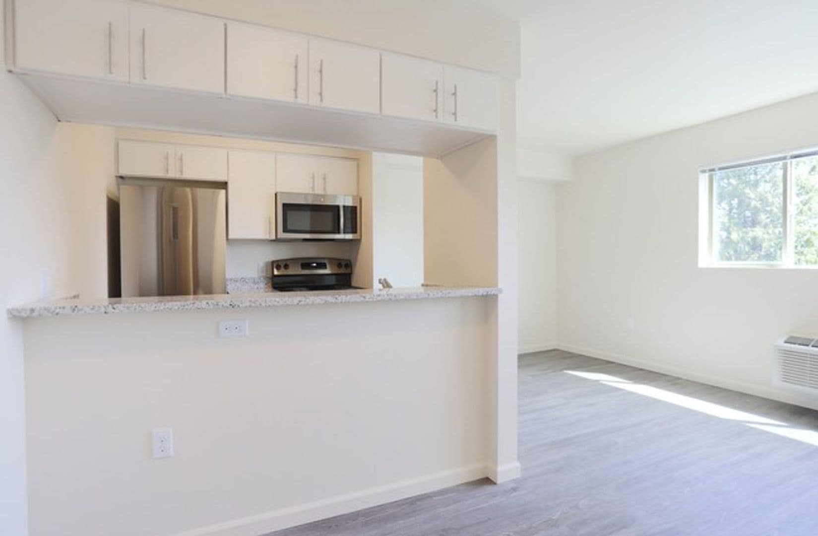 Portland Apartment: 410 NE Dekum St.