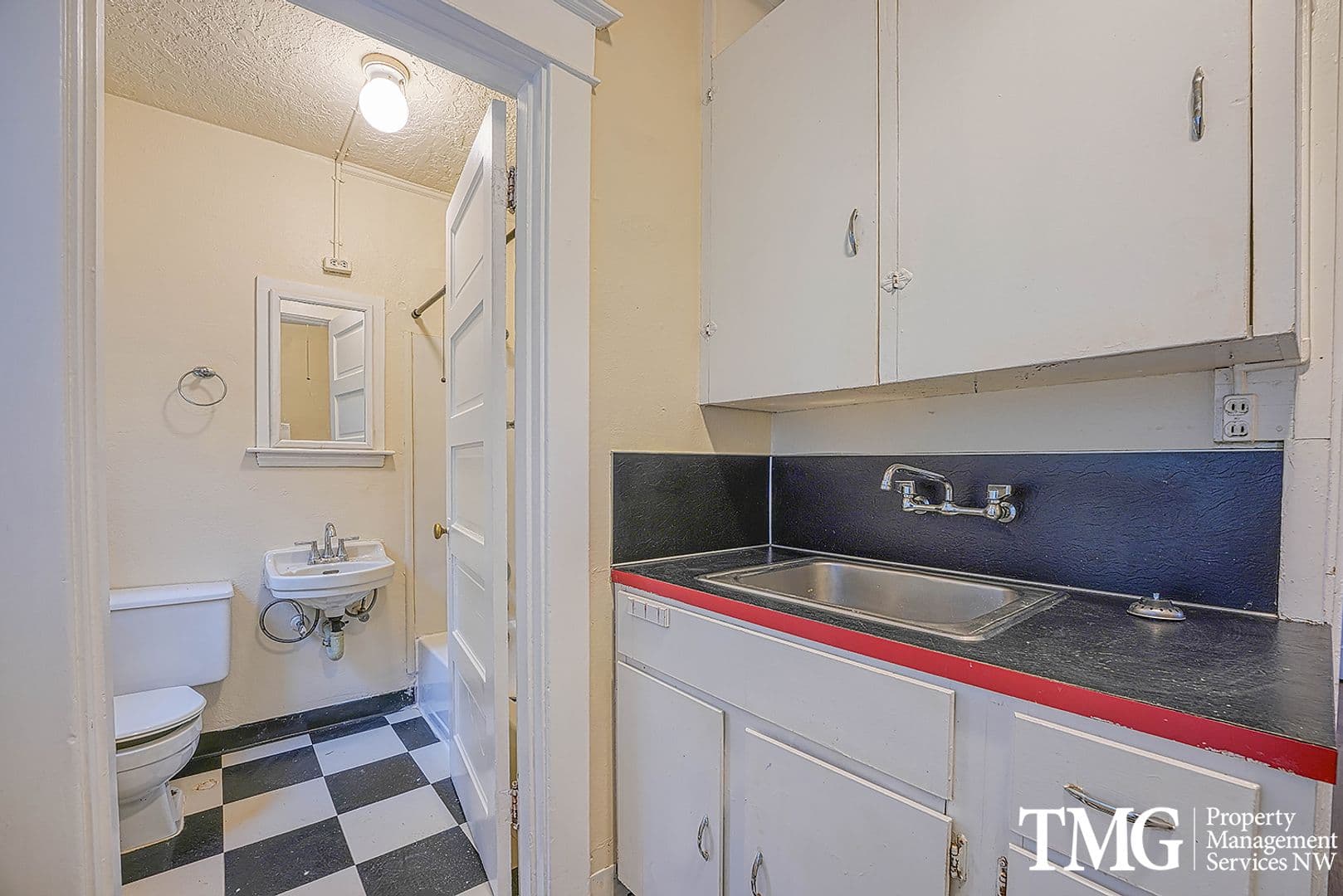 Portland Apartment: 2733 NW Thurman St.