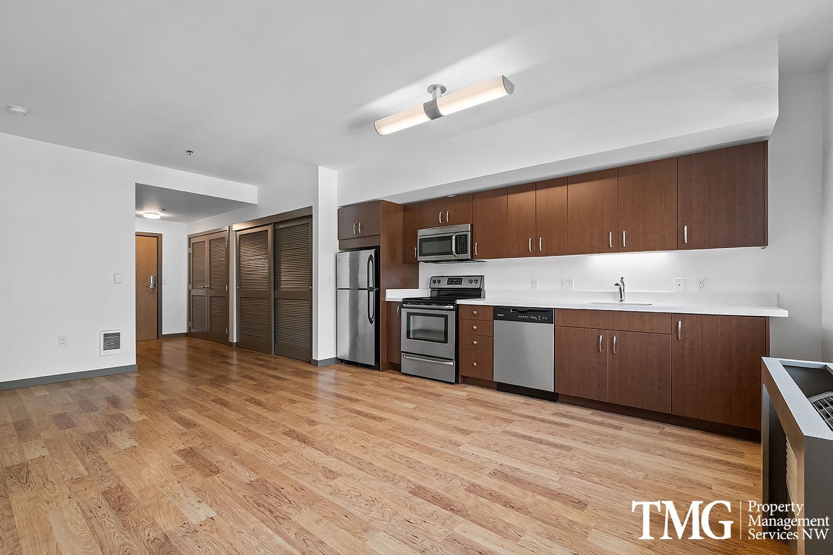 Portland Apartment: 3916 S Corbett Ave