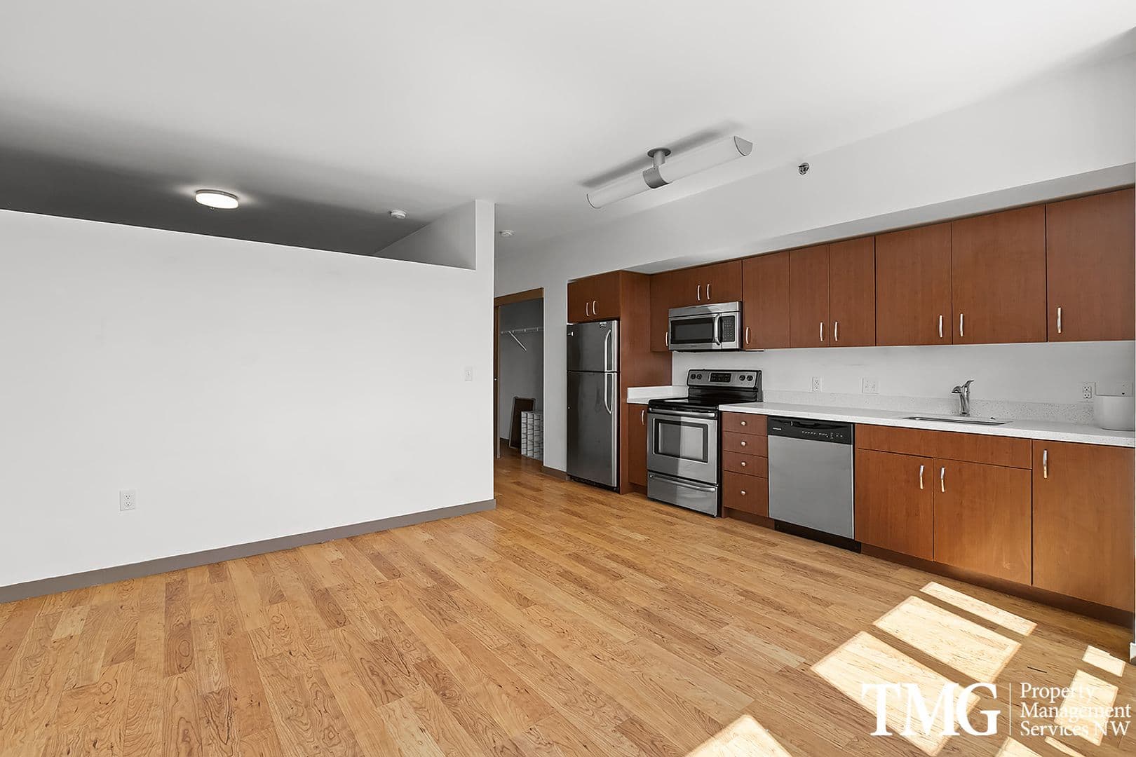 Portland Apartment: 3916 S Corbett Ave