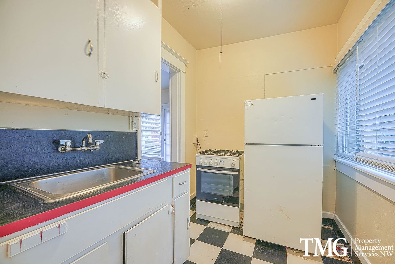 Portland Apartment: 2733 NW Thurman St.