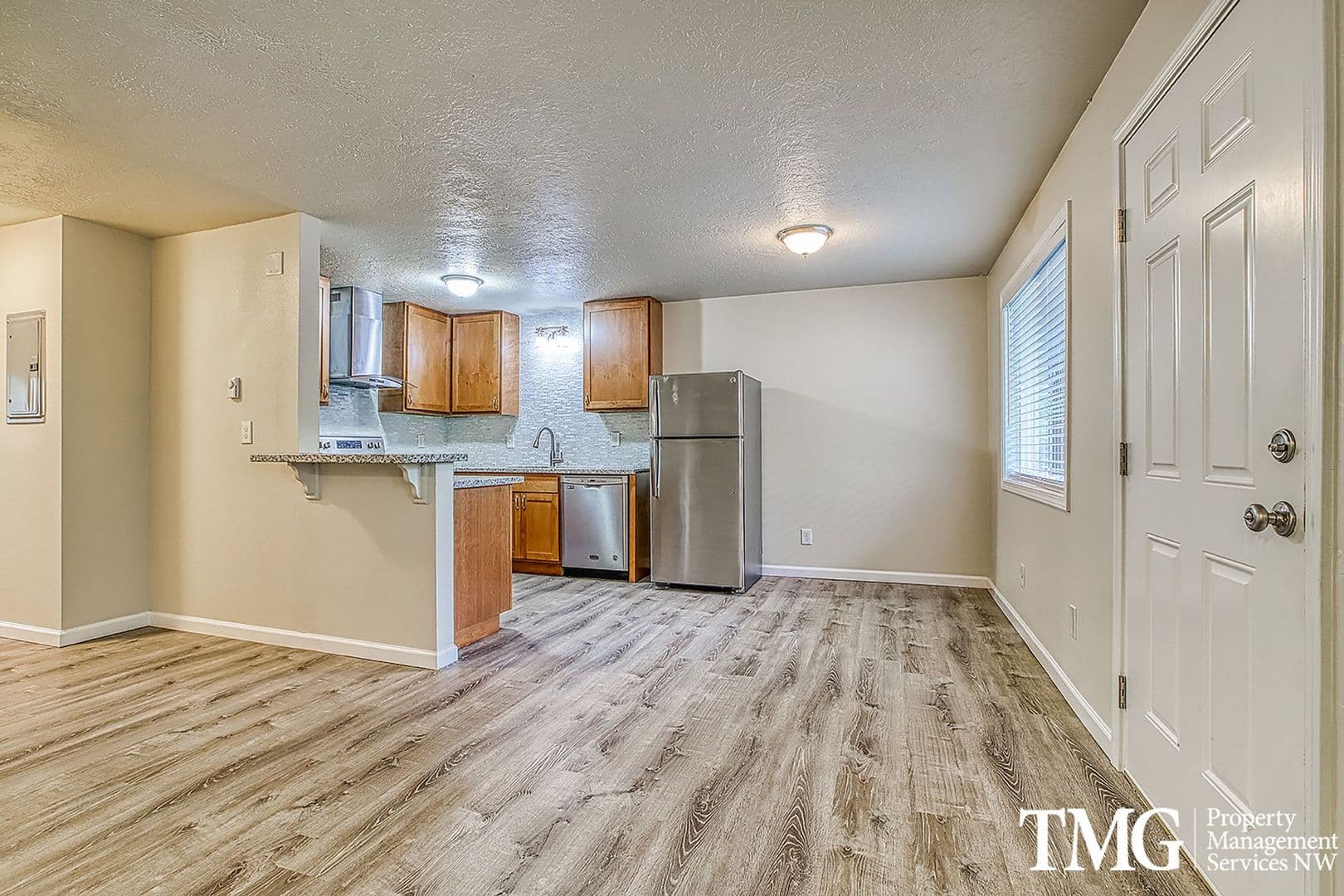 Portland Apartment: 1313 NE 131st Pl.