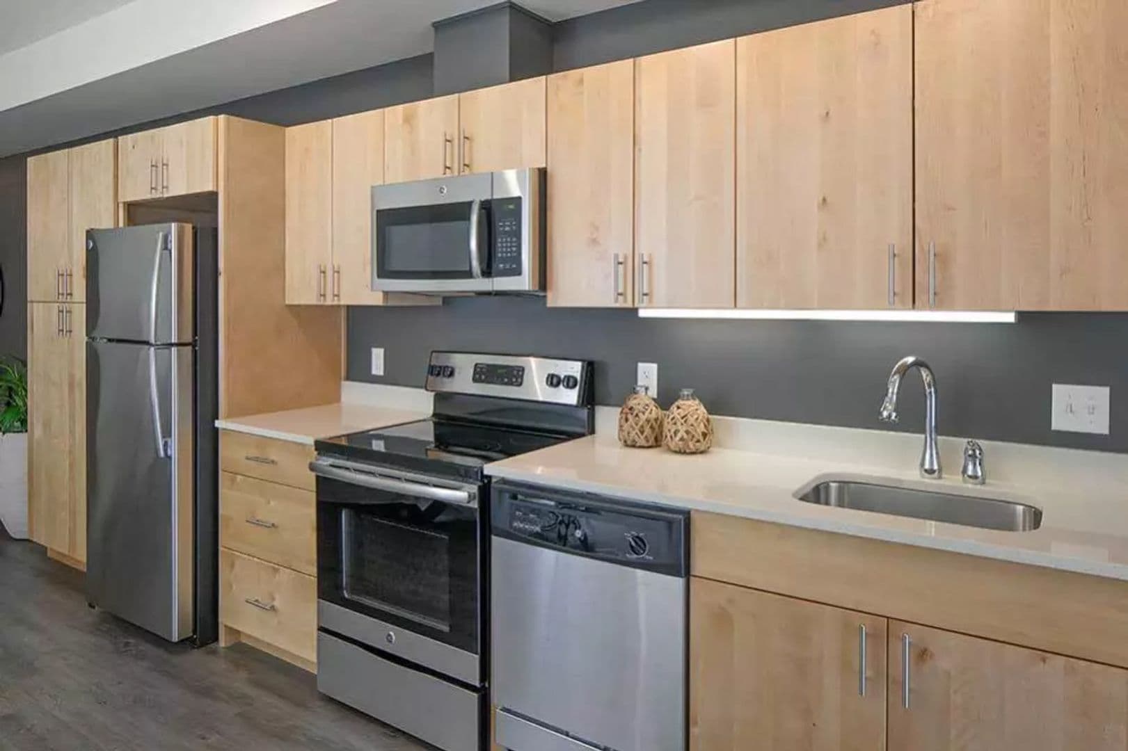 Portland Apartment: 2010 NW Pettygrove St