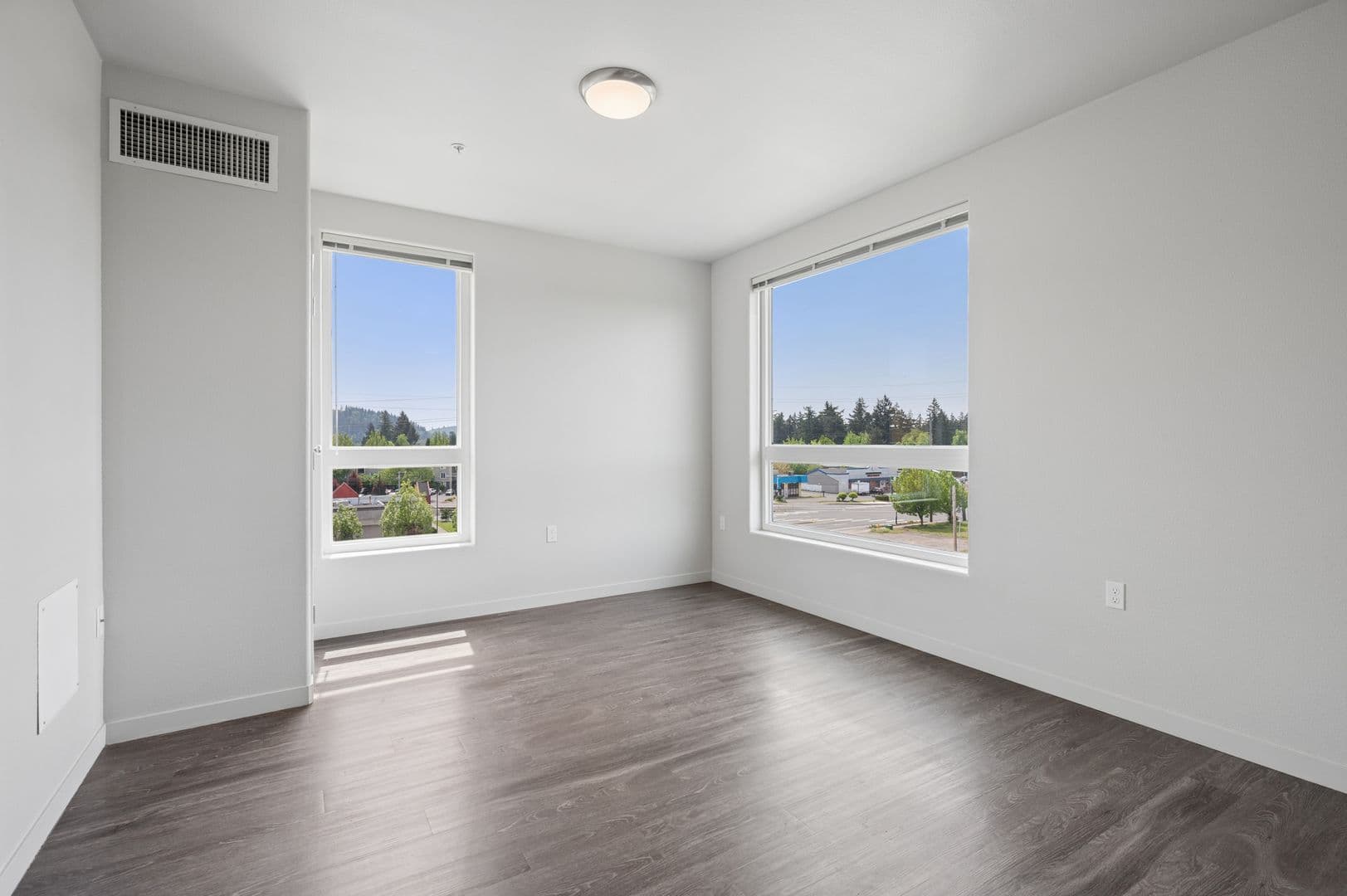 Gresham Apartment: 459 SE 192nd Ave