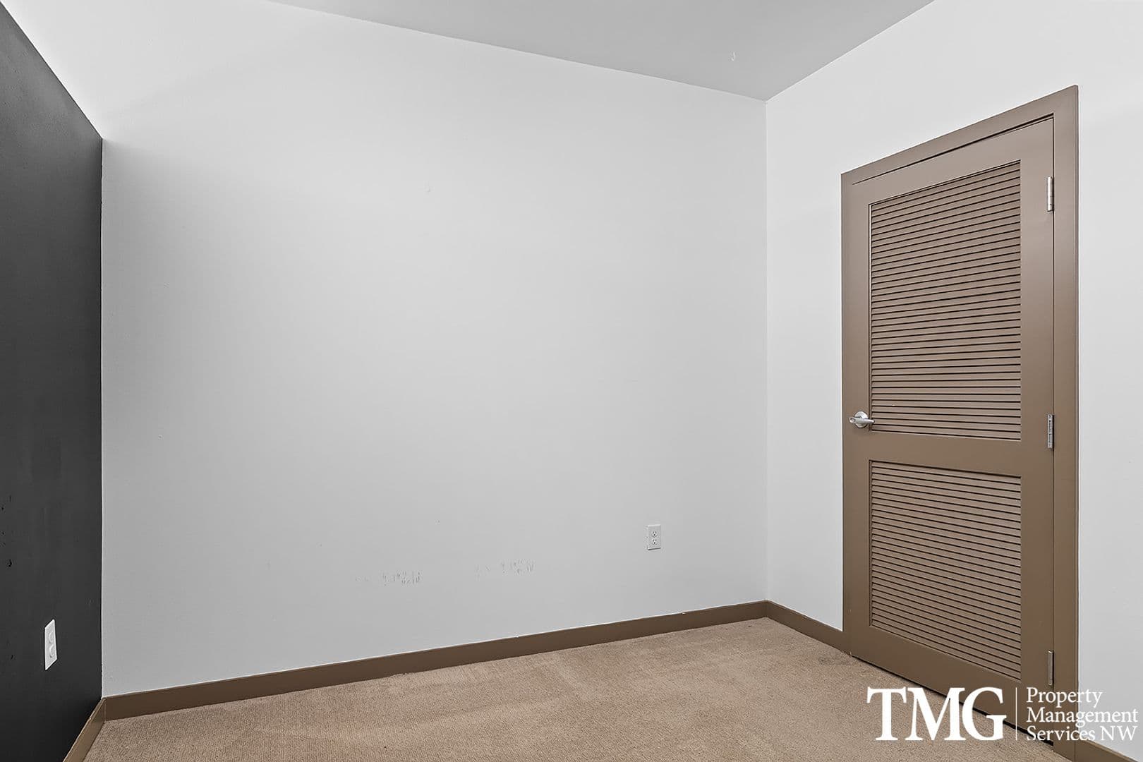 Portland Apartment: 3916 S Corbett Ave