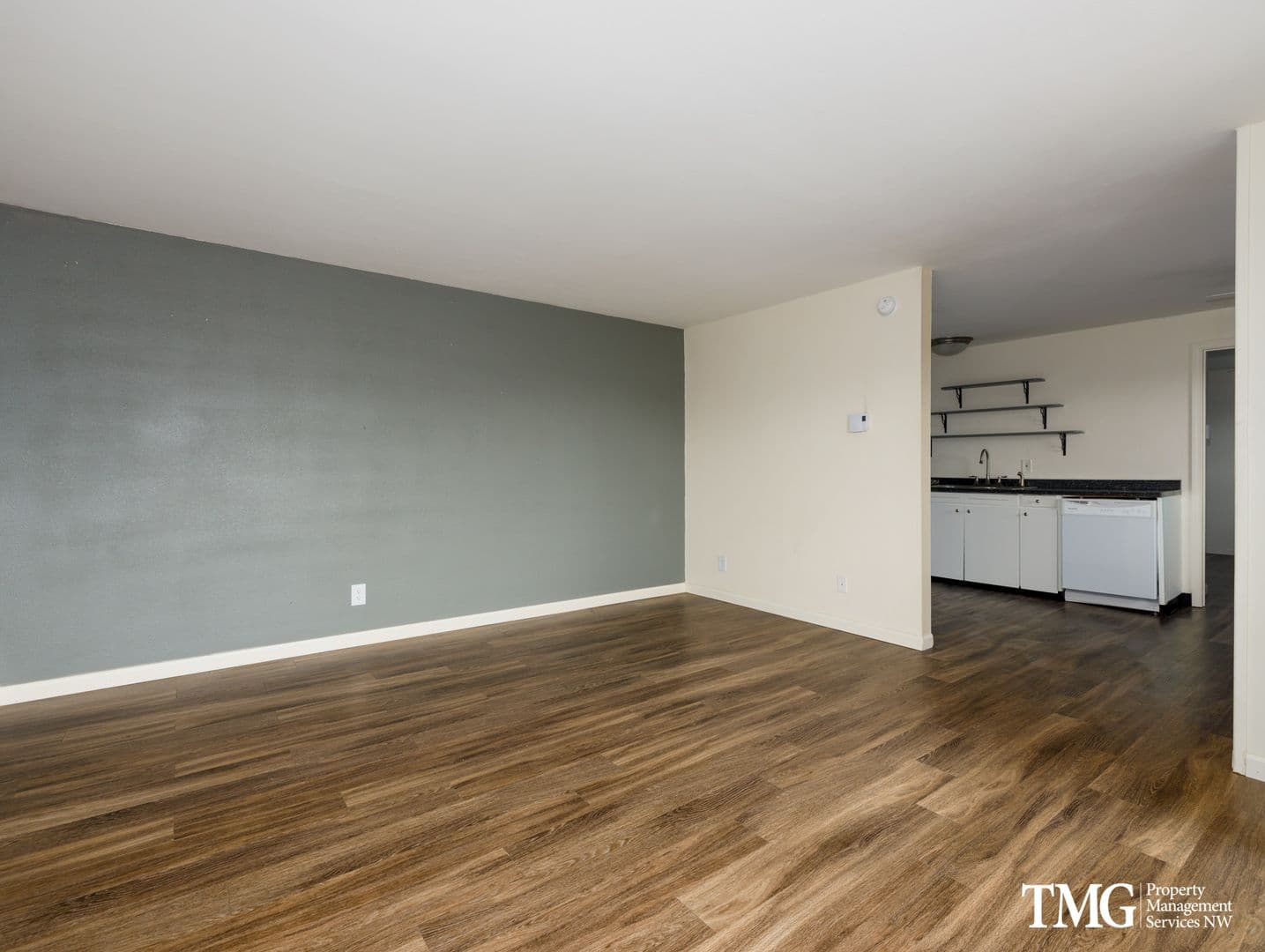 Canby Apartment: 290 SE 2nd Ave.