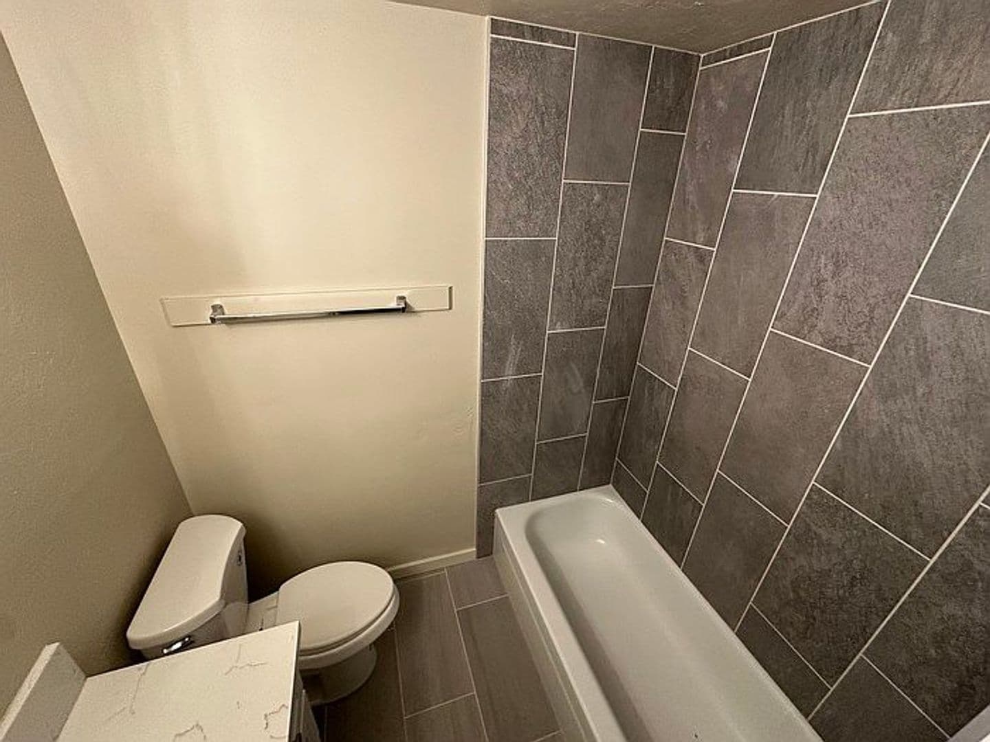 Portland Apartment: 5340 SE Milwaukie Ave