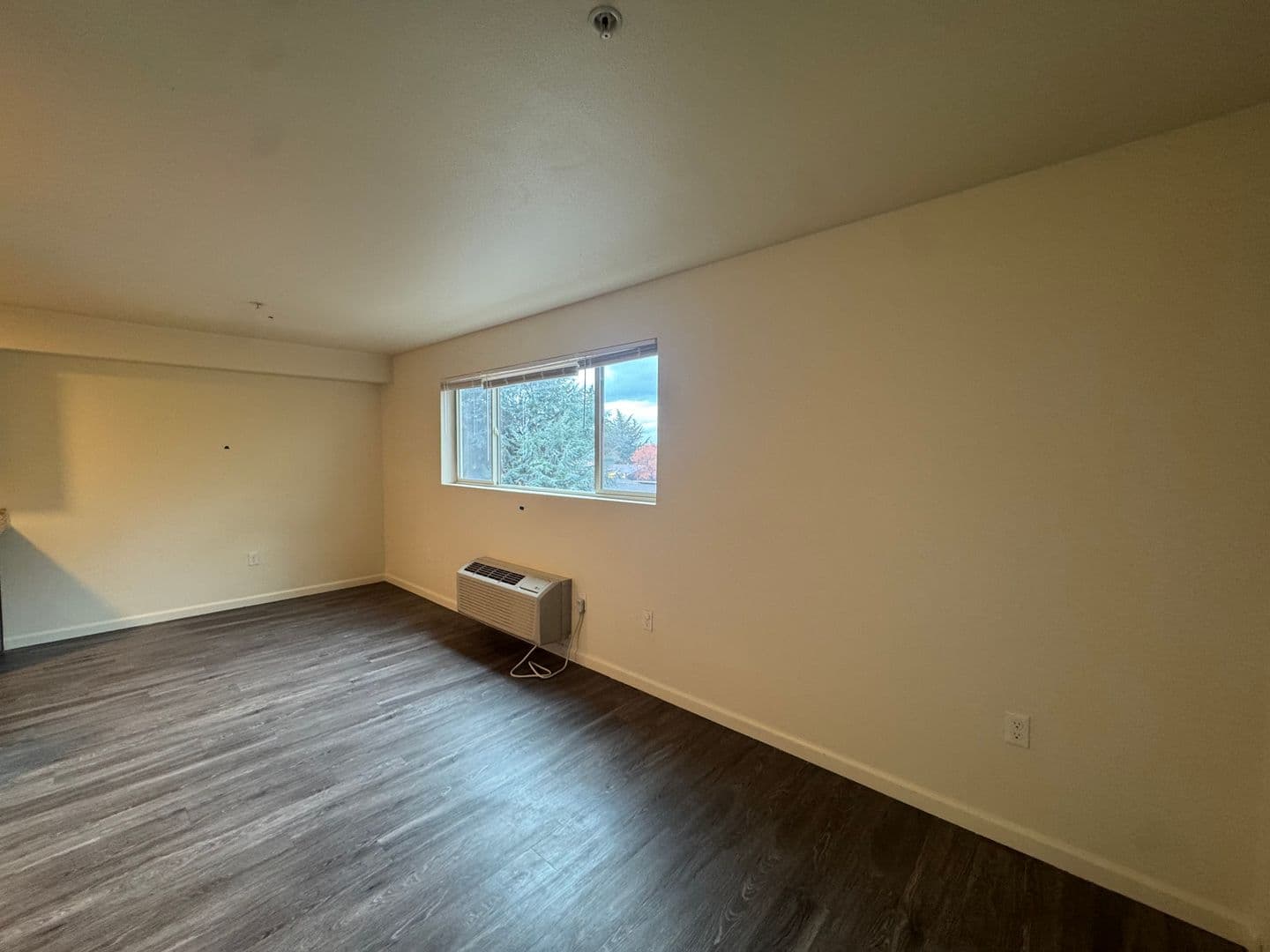 Portland Apartment: 6811 NE Grand Avenue