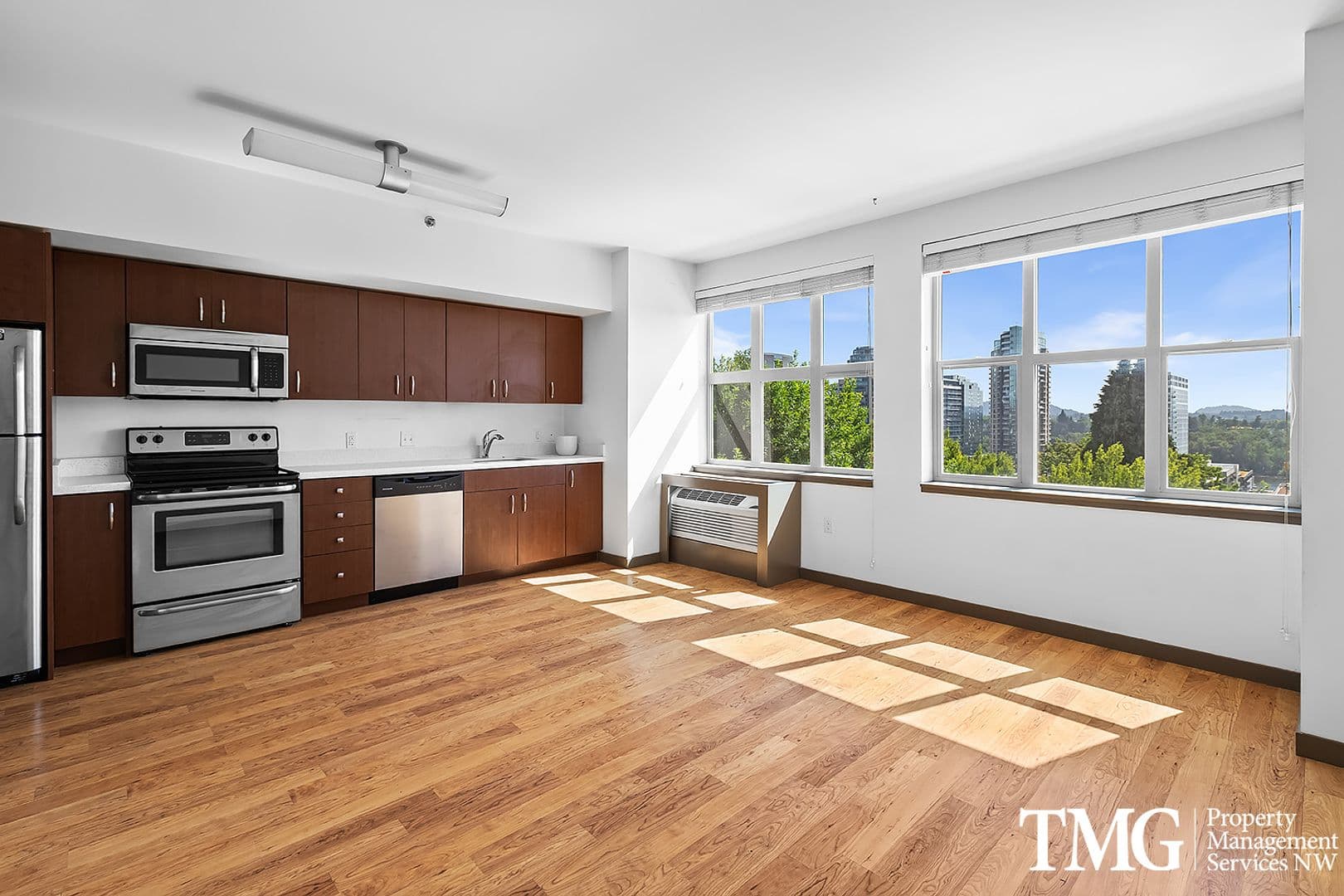 Portland Apartment: 3916 S Corbett Ave