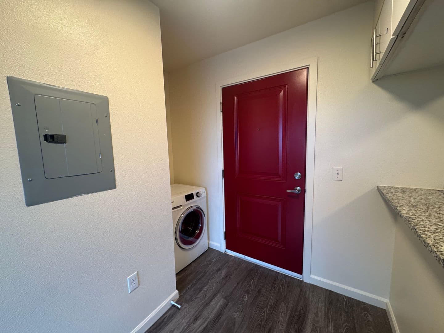 Portland Apartment: 6811 NE Grand Avenue