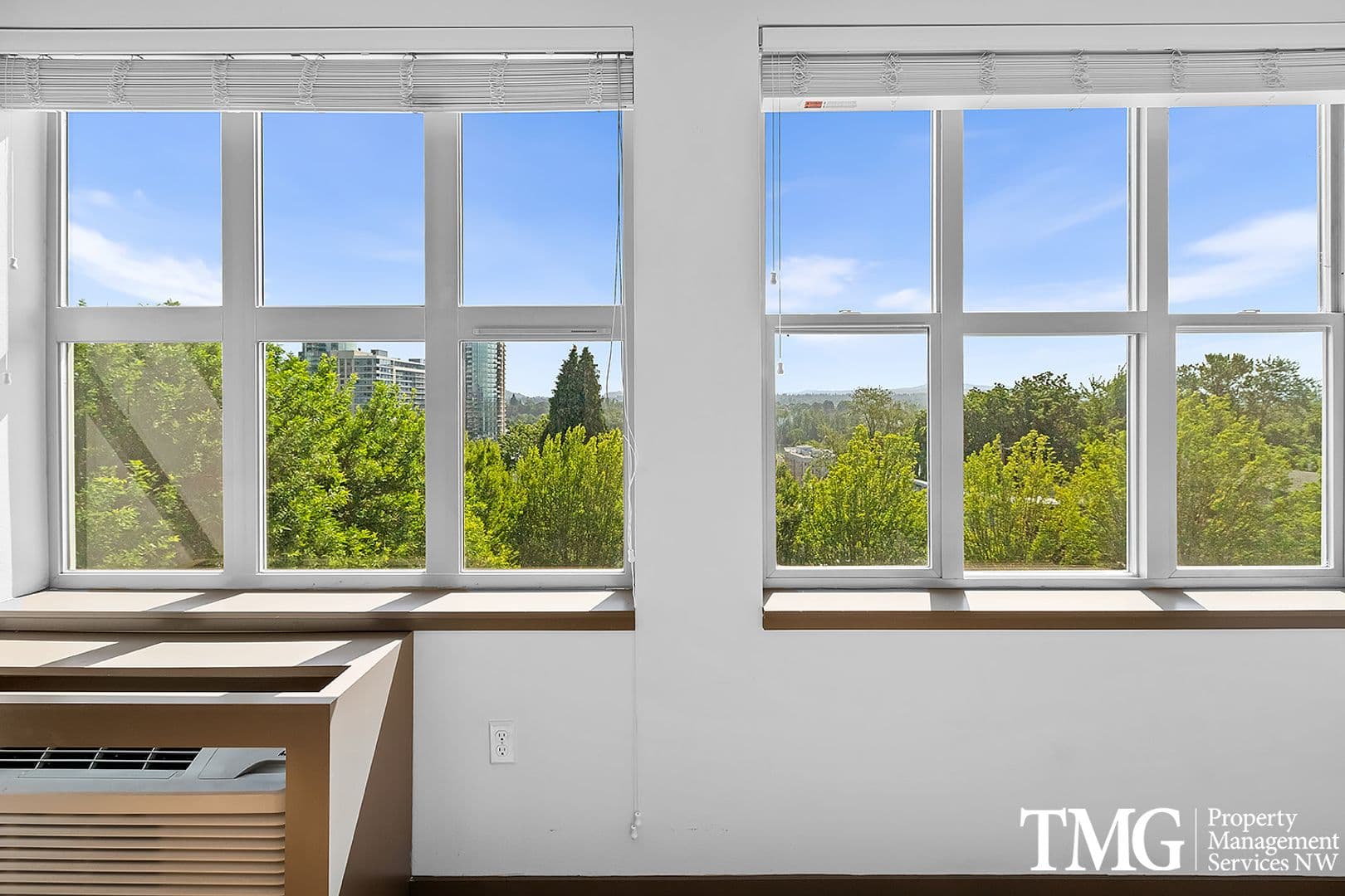 Portland Apartment: 3916 S Corbett Ave