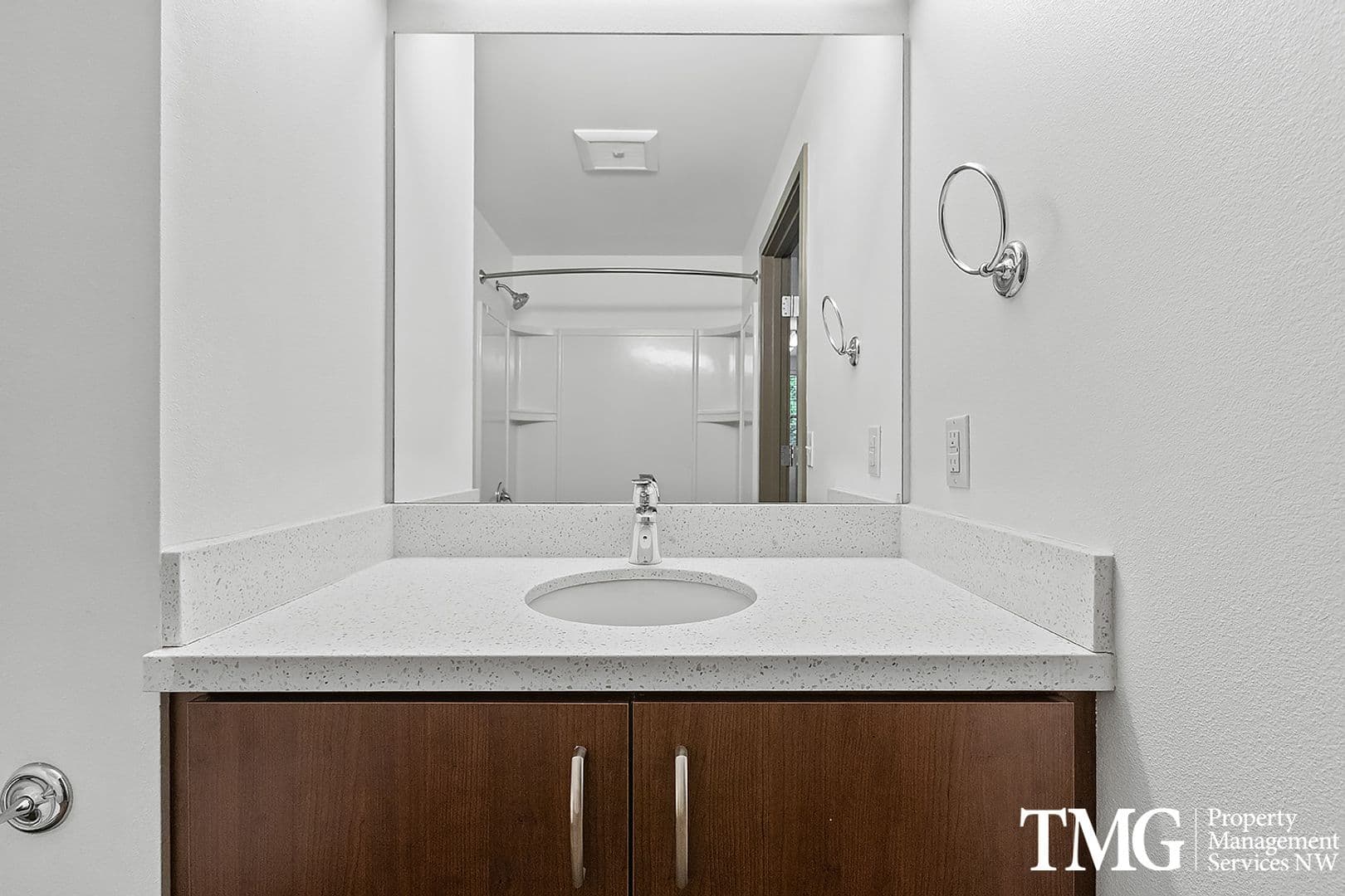Portland Apartment: 3916 S Corbett Ave