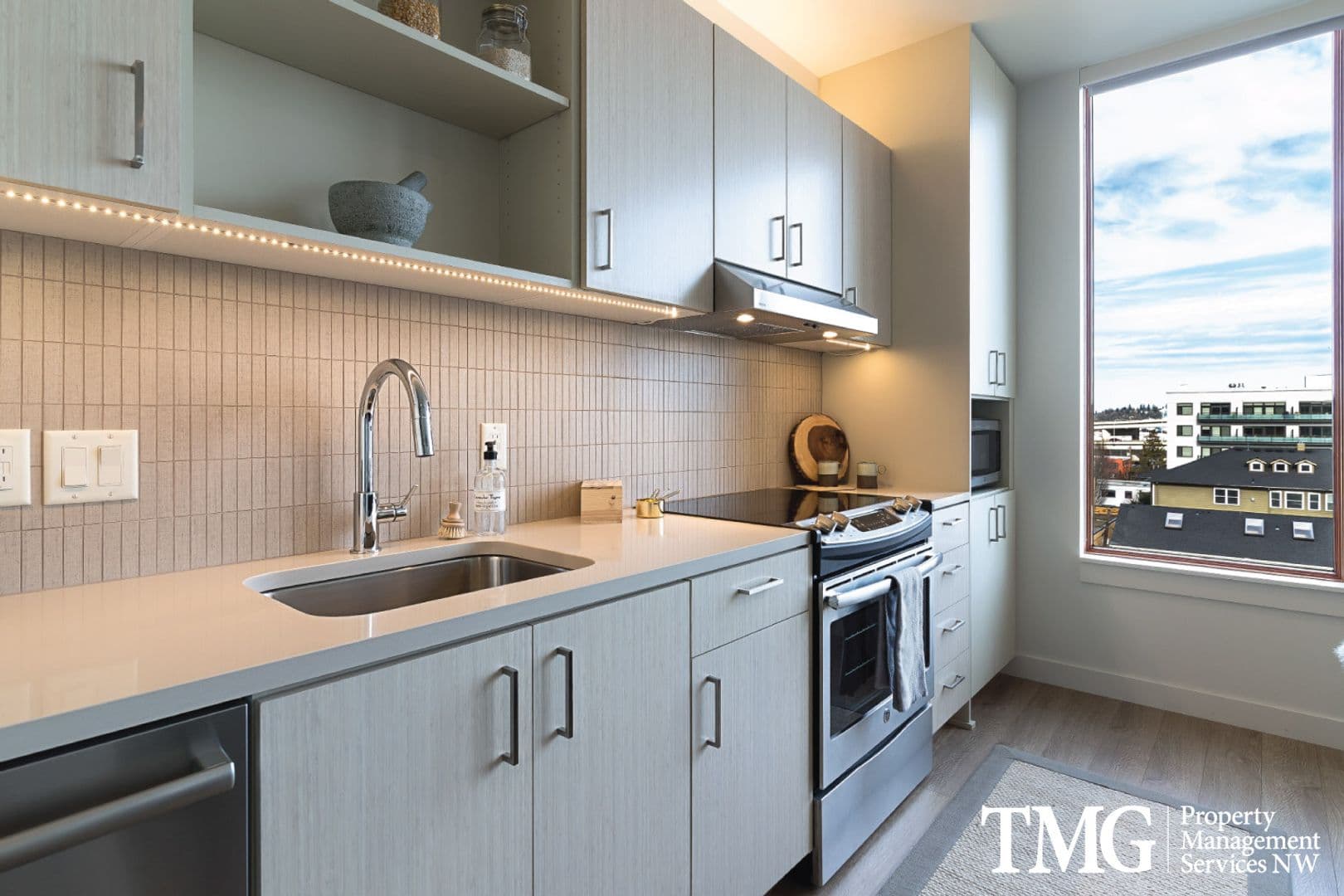 Portland Apartment: 1315 NW 19th Ave