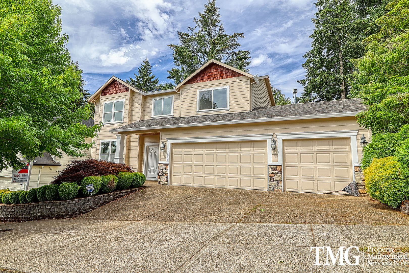Portland House: 13901 SE Eastridge Street