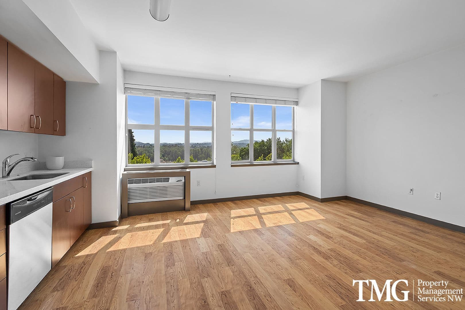Portland Apartment: 3916 S Corbett Ave