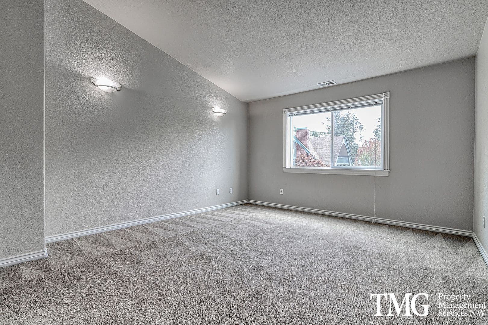 Portland House: 13901 SE Eastridge Street