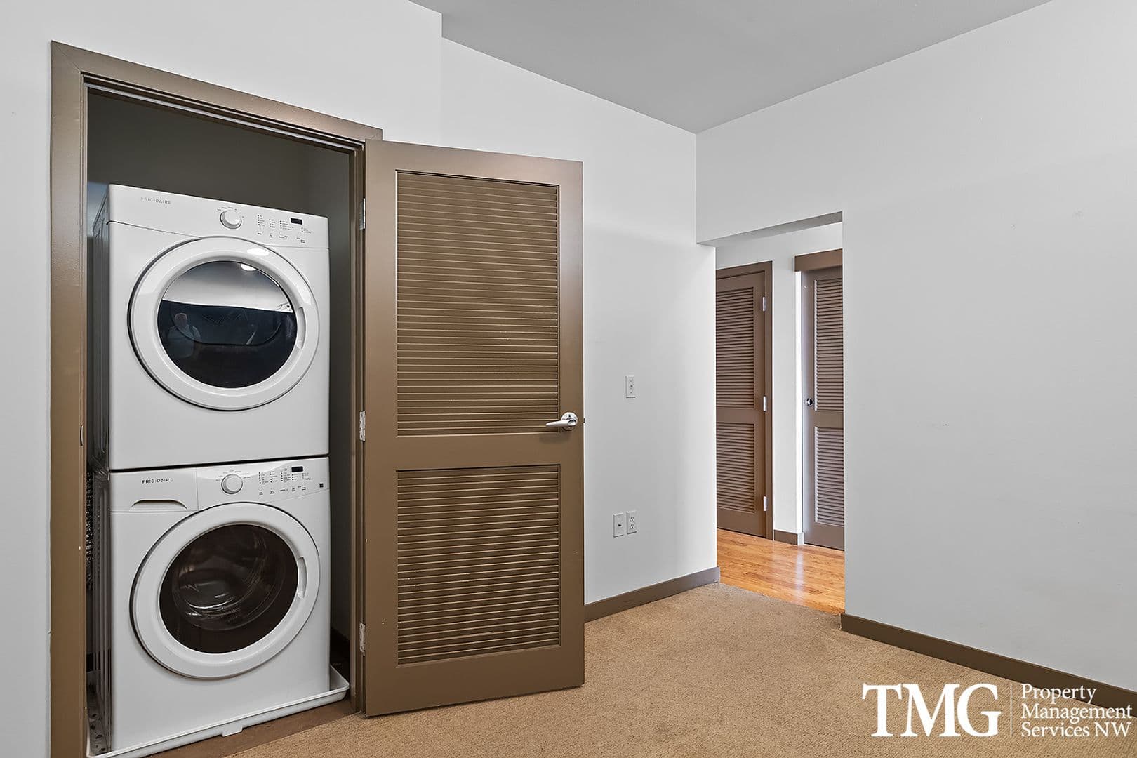 Portland Apartment: 3916 S Corbett Ave
