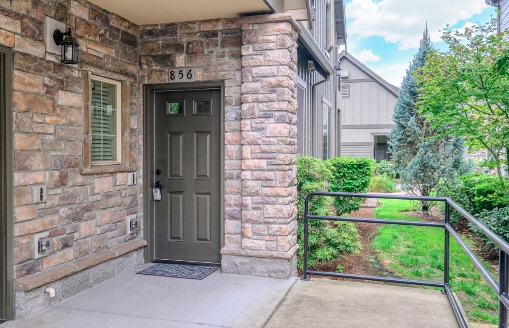 Beaverton House: 856 NE Wheelock Place